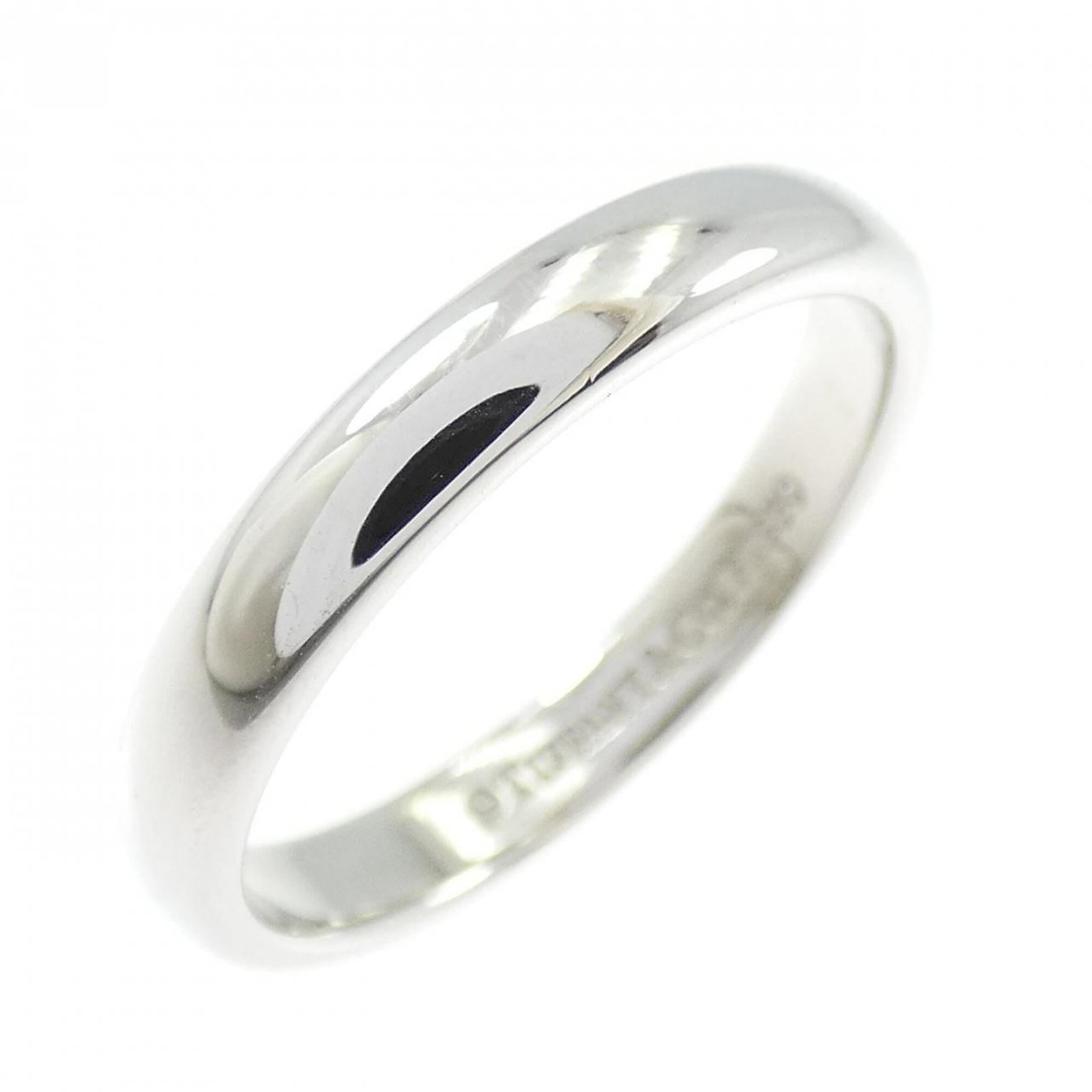 Tiffany platinum ring band: Tiffany platinum ring band Platinum band ring from Tiffany, featuring a high-quality platinum material and a US size 6 JP size 11 fit. The ring's design showcases the luxury of platinum, a rare and