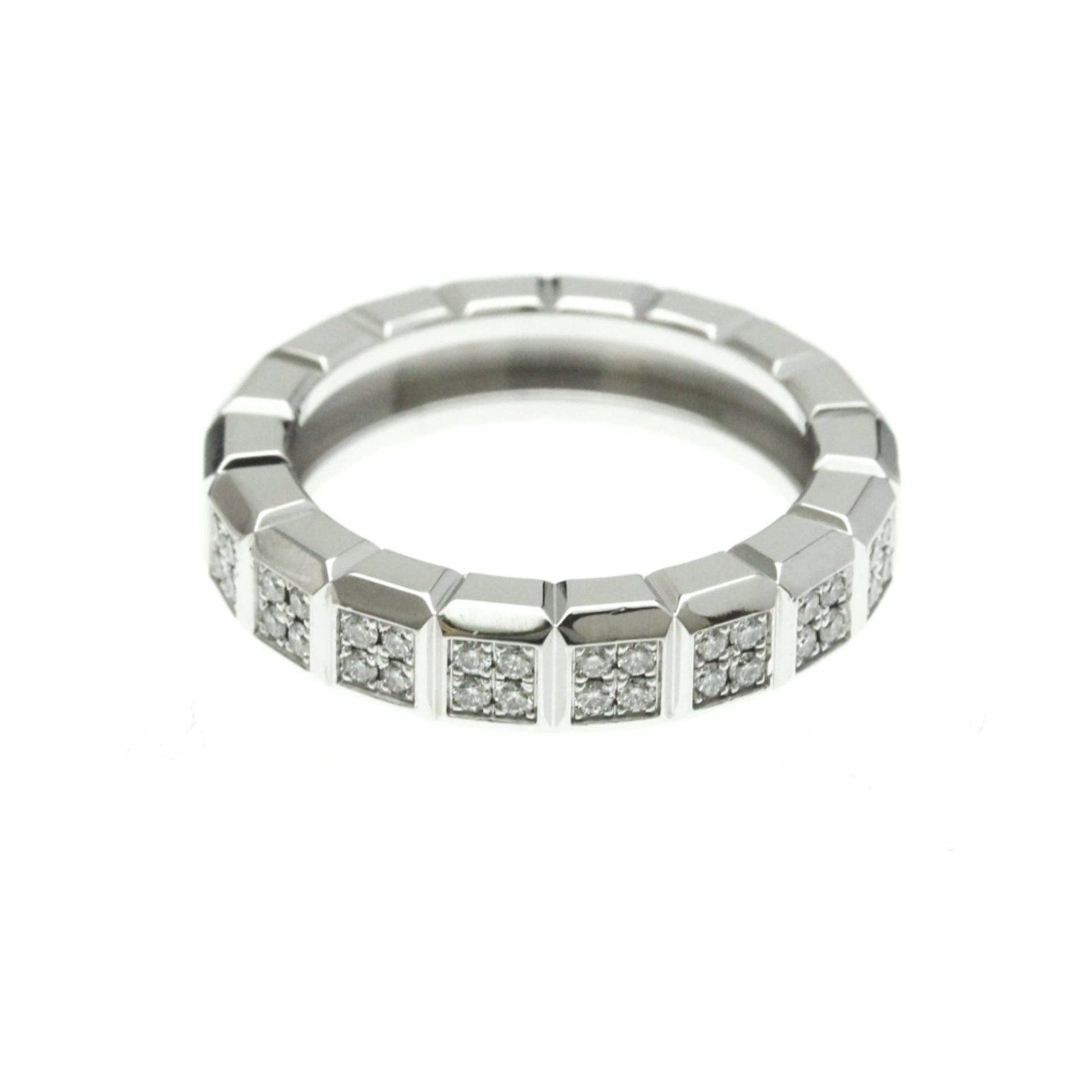 Chopard Band Ring White Gold (18K): Chopard Band Ring White Gold (18K) Chopard's Ice Cube Diamond Ring boasts an elegant design with a band style that suits both men and women. Crafted from high-quality white gold (18K), this ring