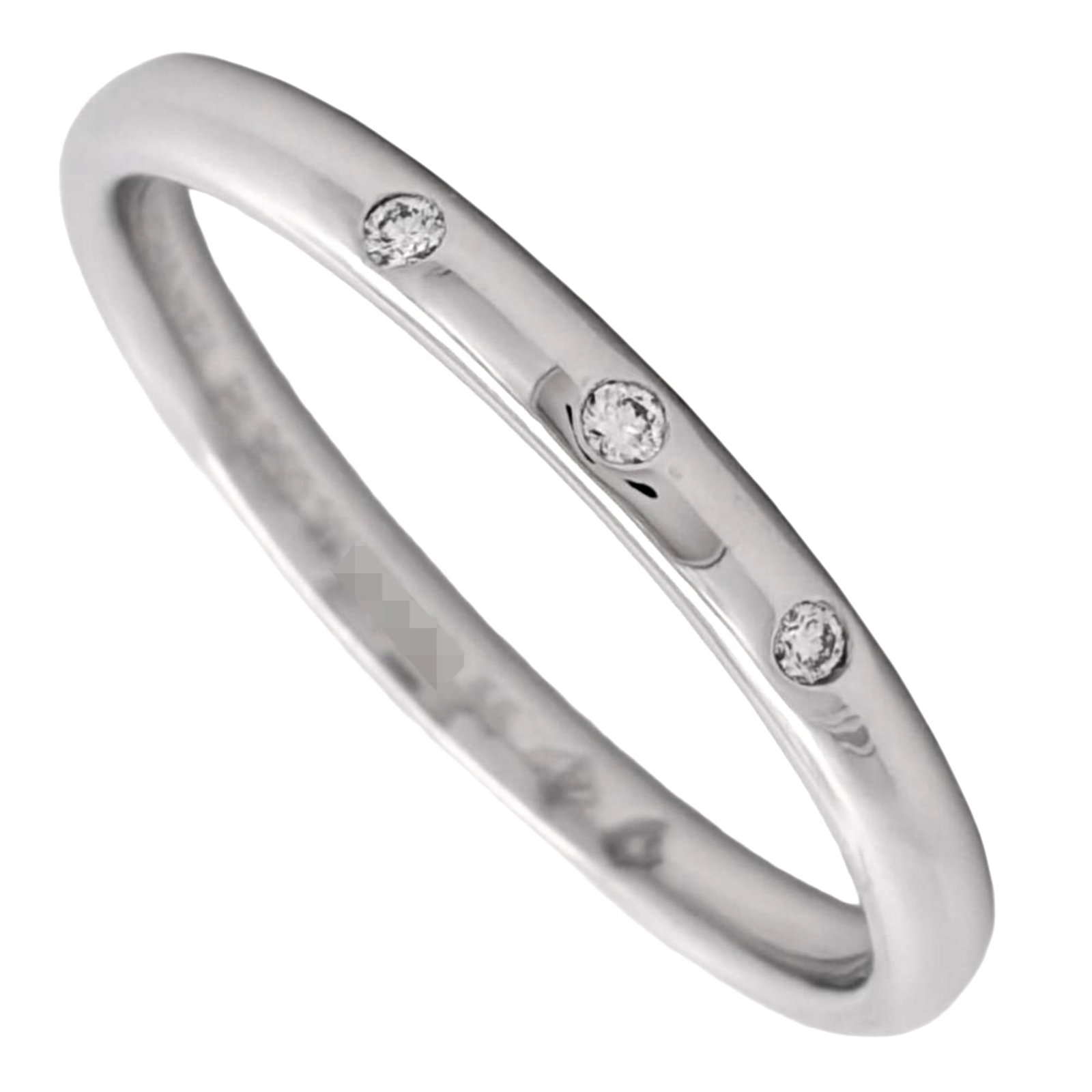 Ring in platinum 950 by Chanel: Ring in platinum 950 by Chanel Platinum band ring from Chanel, featuring a diamond stone and measuring 7.5 in US size with a width of 2.2mm. This platinum 950 piece weighs 3.3g and boasts a sleek