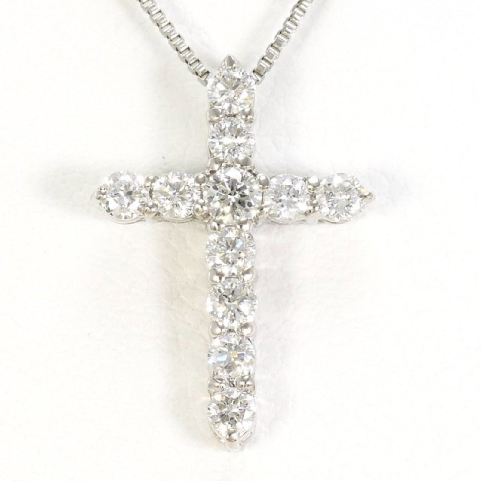 Pt900 Platinum Pt850 Necklace With 0.29 Carat Diamond Total Weight Approx. 2.7G 45Cm Jewelry Like: Pt900 Platinum Pt850 Necklace With 0.29 Carat Diamond Total Weight Approx. 2.7G 45Cm Jewelry Like Platinum Pt900 Necklace with a total weight of 0.29 carats and 2.7g, featuring a diamond pendant that