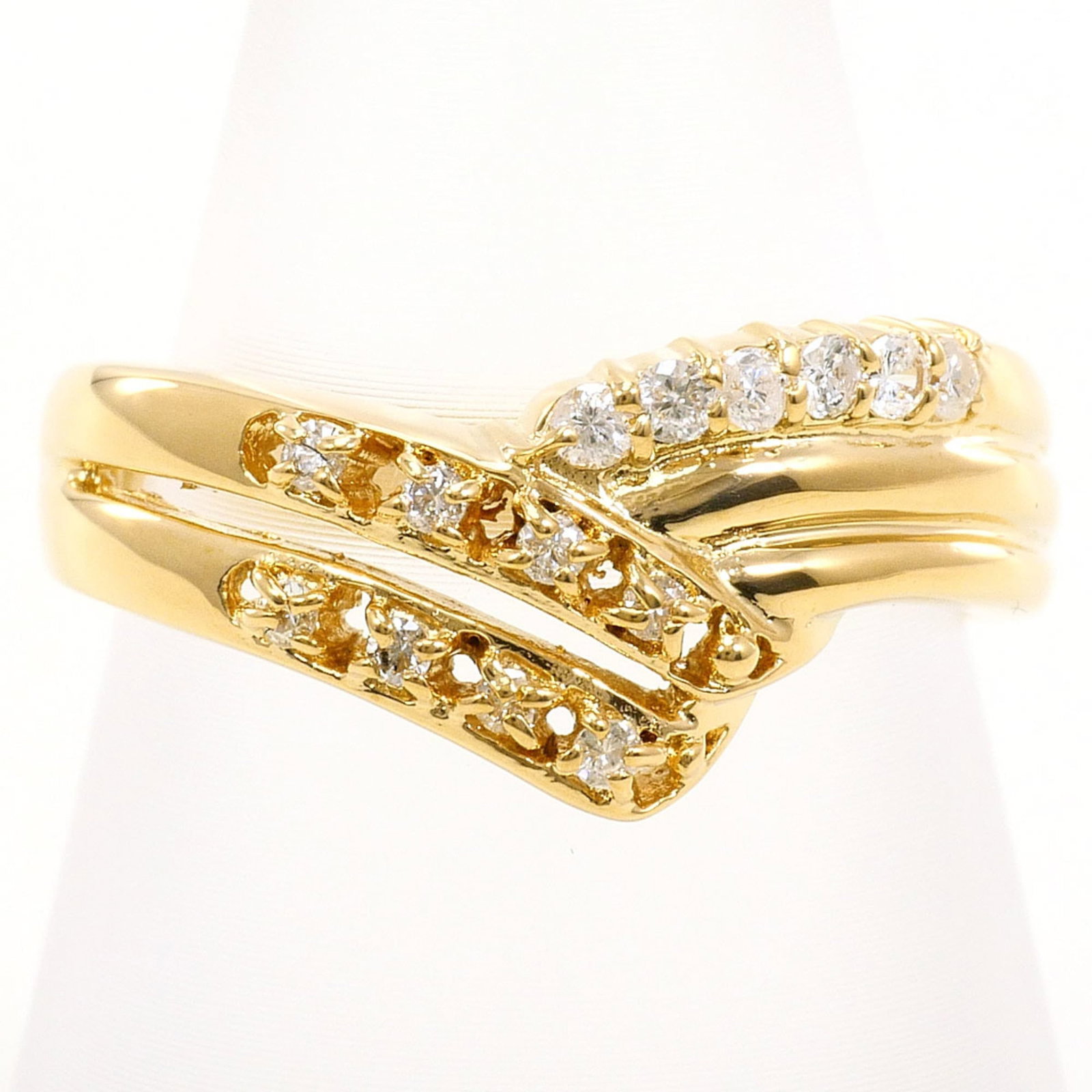 Unbranded Band Ring Yellow Gold (18K): Unbranded Band Ring Yellow Gold (18K) Yellow gold band ring with a 0.18ct diamond, crafted from 18K metal for durability and shine. This women's ring features a classic design with a US size 6.5 and