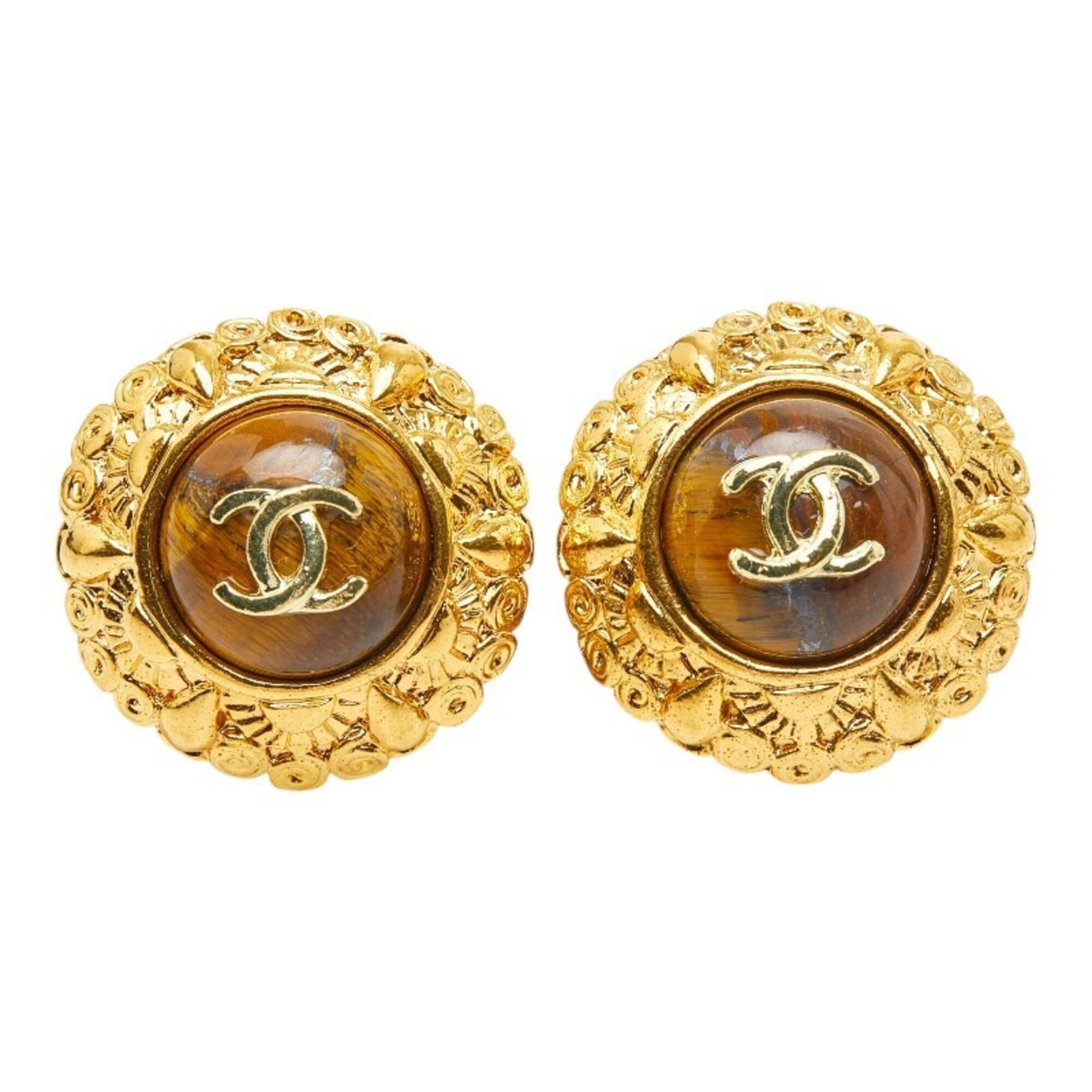 Clip earrings by Chanel: Clip earrings by Chanel Clip earrings by Chanel, featuring a sleek gold design with precise measurements at 25.40mm x 25.10mm (1.00'' x 0.99''). Made from high-quality materials, these clip earrings