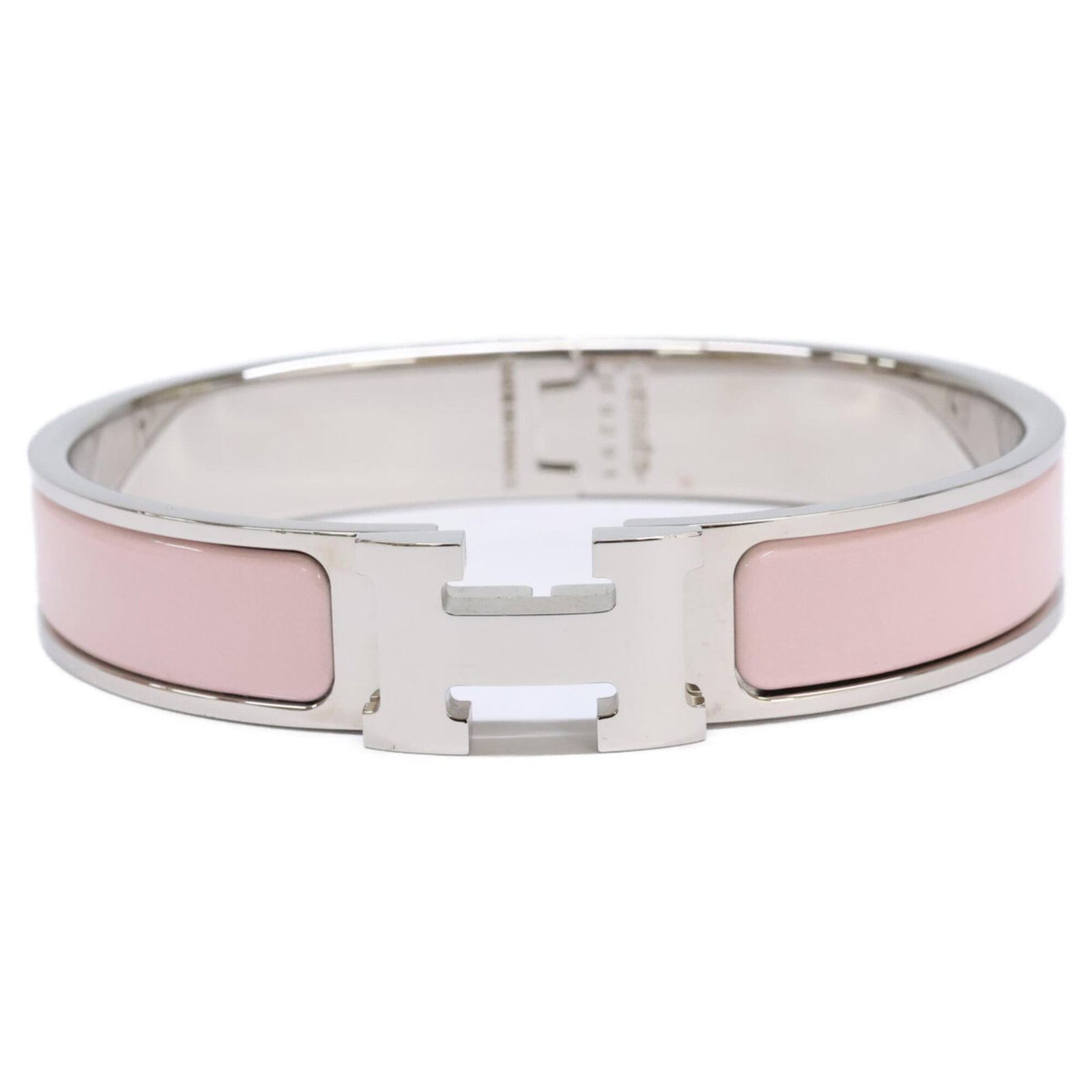 Metal Hermes Bangle: Metal Hermes Bangle Metal Hermes Bangle, a sleek and sophisticated accessory featuring the iconic brand's signature style. This metal bangle measures 17.5cm in length, offering a stylish addition to a