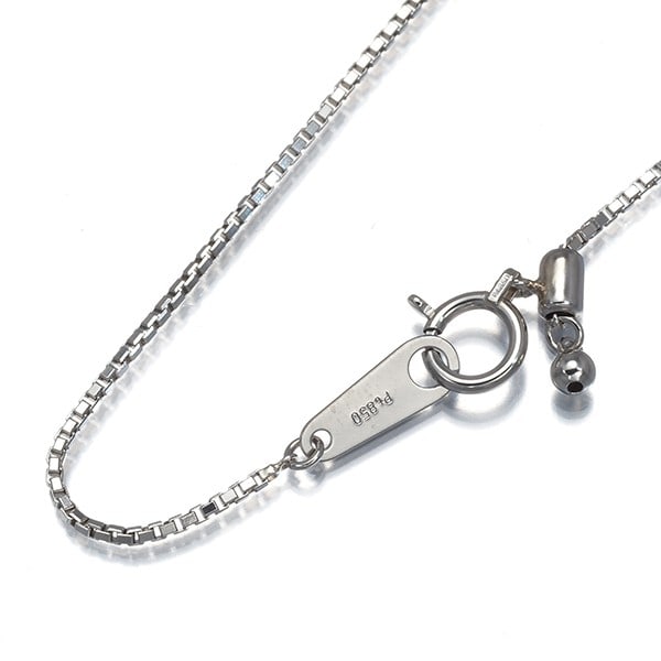 Box Chain Necklace 850 Platinum: Box Chain Necklace 850 Platinum The Box Chain Necklace in 850 Platinum boasts an elegant design with a sleek chain base metal. Its adjustable length allows for a customizable fit, making it suitable