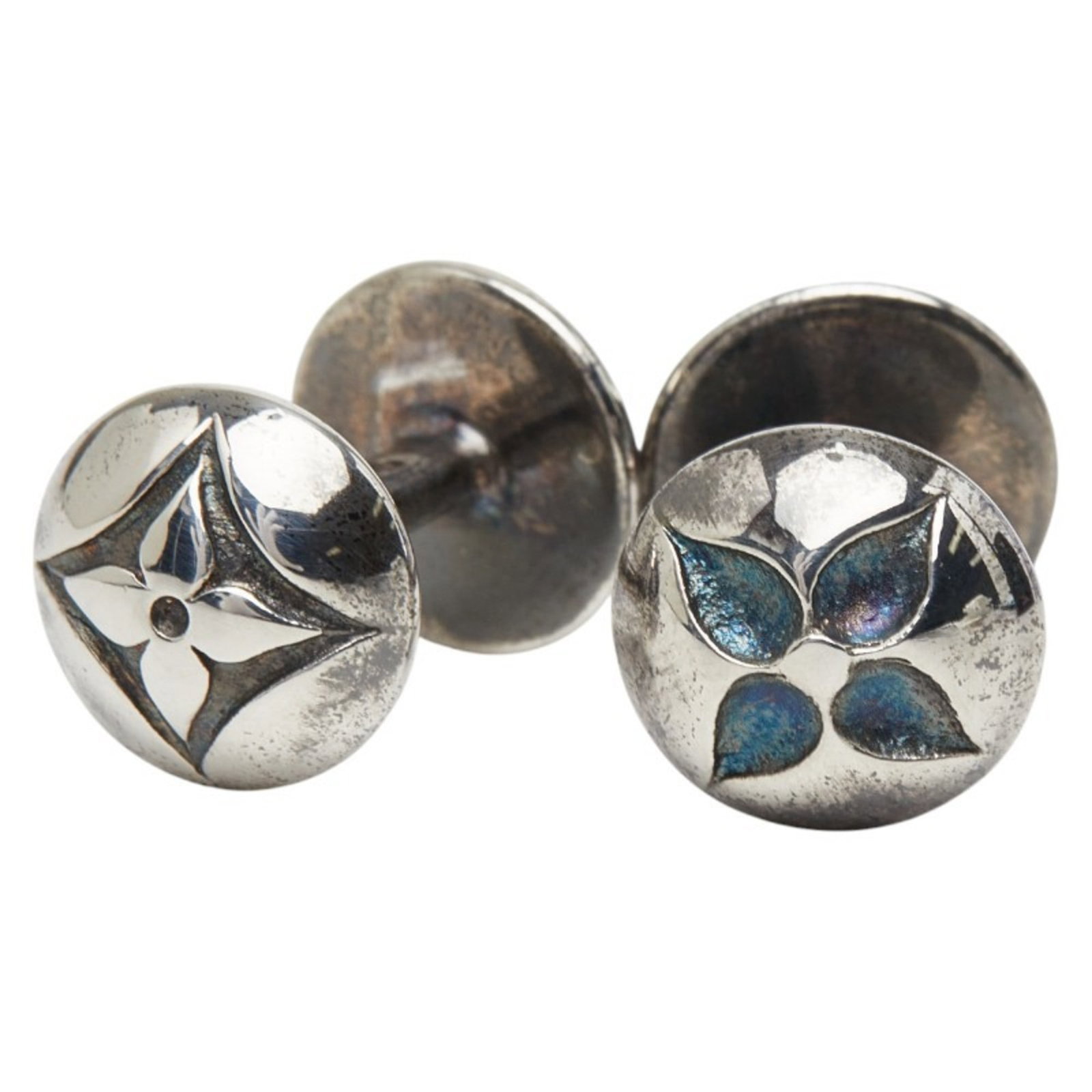 Louis Vuitton Cufflinks Silver 925: Louis Vuitton Cufflinks Silver 925 Silver 925 Louis Vuitton Cufflinks stand out with their sleek design and luxurious material, adding a touch of sophistication to any outfit. Measuring 12.50mm x 12.5