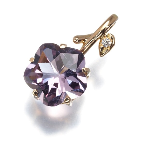 Diamond Pendant Rose 750 Gold Amethyst: Diamond Pendant Rose 750 Gold Amethyst Rose gold pendant adorned with a natural amethyst and diamond, set in a beautiful design. The 18k rose gold material adds a touch of elegance to this stunning