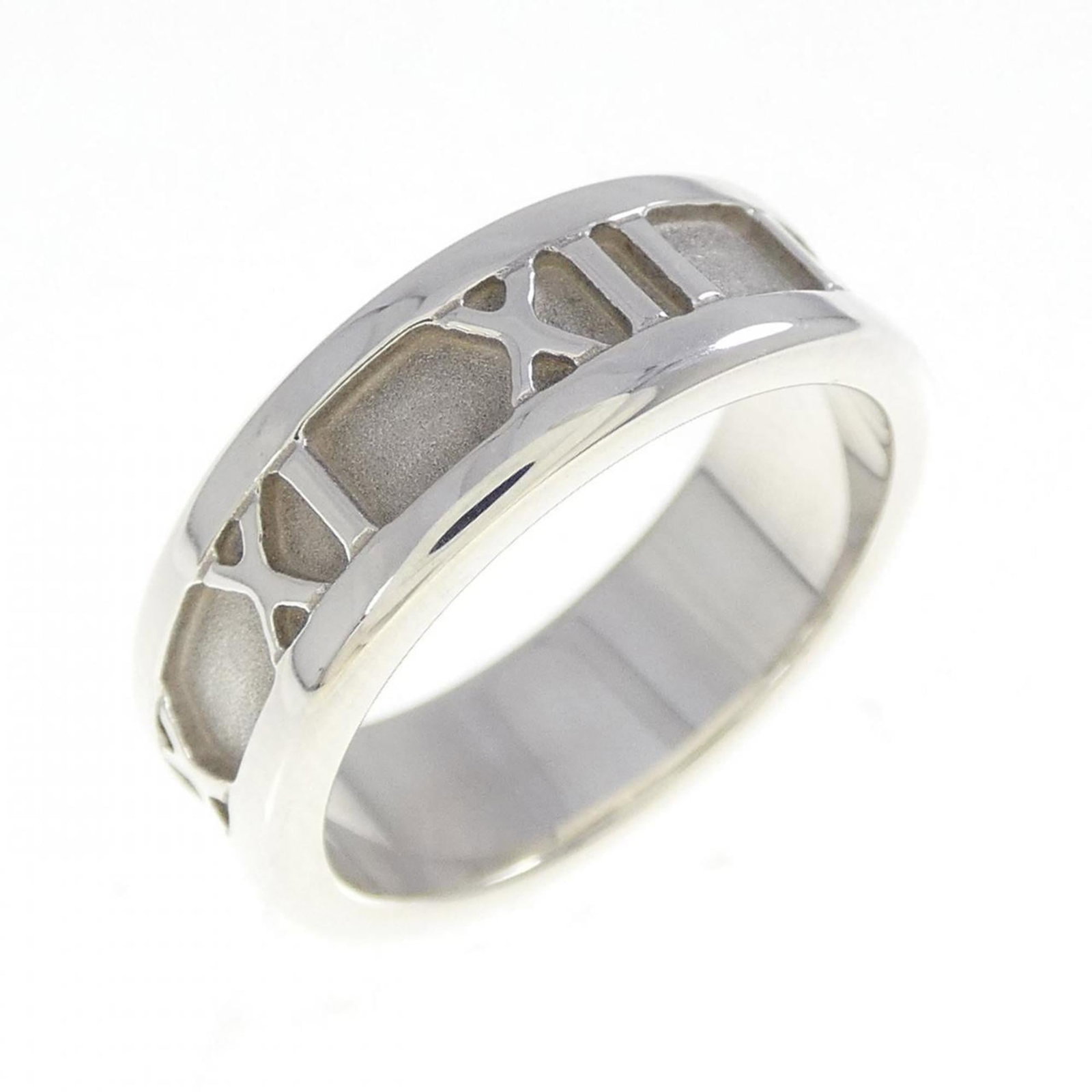 Silver 925 Tiffany Band Ring: Silver 925 Tiffany Band Ring Silver 925 Tiffany Band Ring is made from high-quality silver with a US size of 5.5 and a Japanese size of 10, offering a comfortable fit for many hand sizes. This band ri