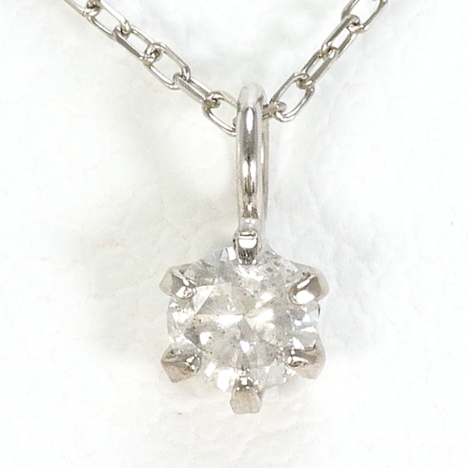 18K (18-Karat White Gold) Necklace With 0.1Ct Diamond Total Weight 0.6G 40Cm Length Jewelry.: 18K (18-Karat White Gold) Necklace With 0.1Ct Diamond Total Weight 0.6G 40Cm Length Jewelry. 18K white gold necklace boasts a total weight of 0.6g featuring 0.1ct diamonds, totaling 0.6 carats. The