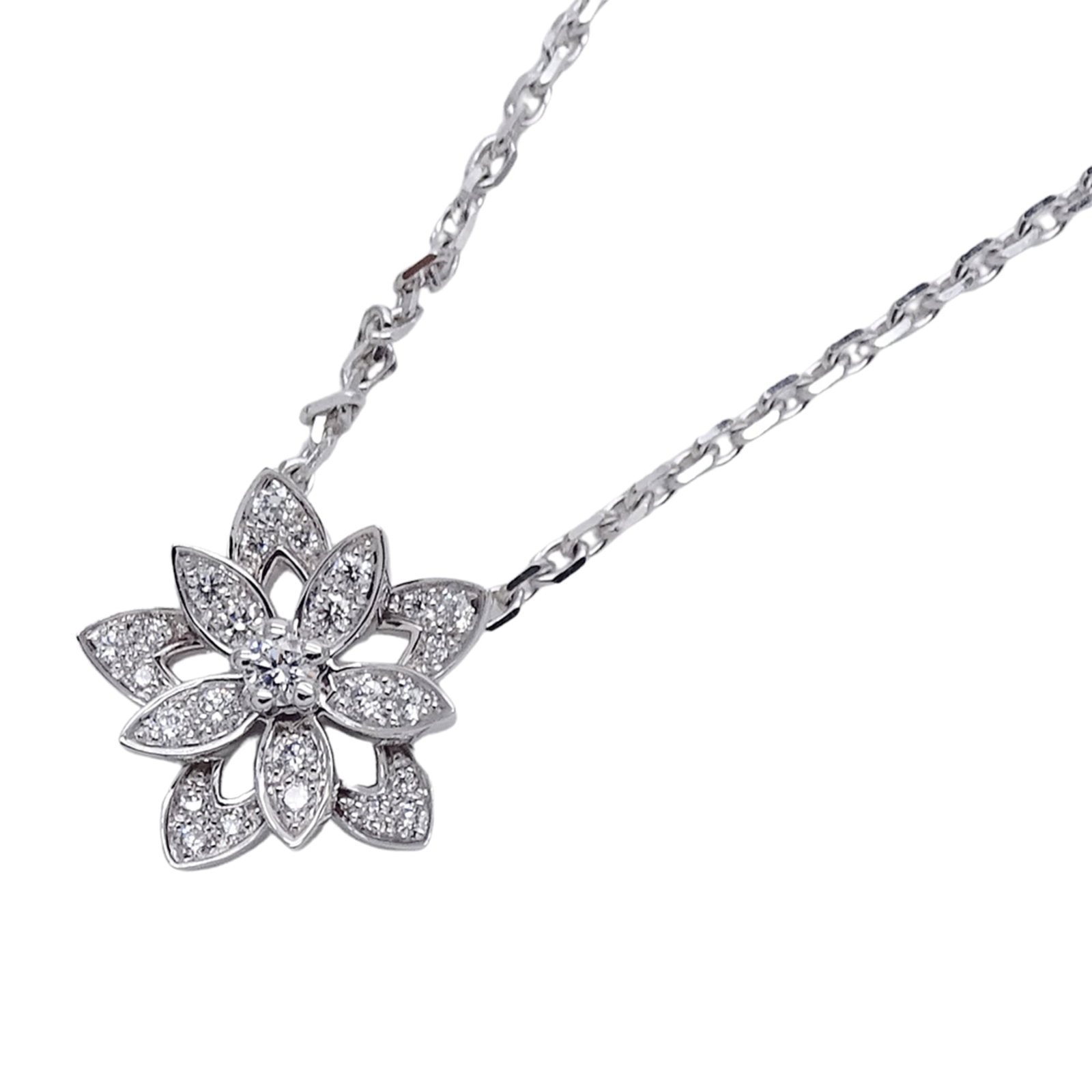 Van Cleef & Arpels Women'S Necklace Brand Name 750Wg Diamond Lotus Mini White Gold Jewelry.: Van Cleef & Arpels Women'S Necklace Brand Name 750Wg Diamond Lotus Mini White Gold Jewelry. Van Cleef & Arpels' exquisite Women's Necklace boasts a stunning 750Wg diamond set in white gold (18K) with