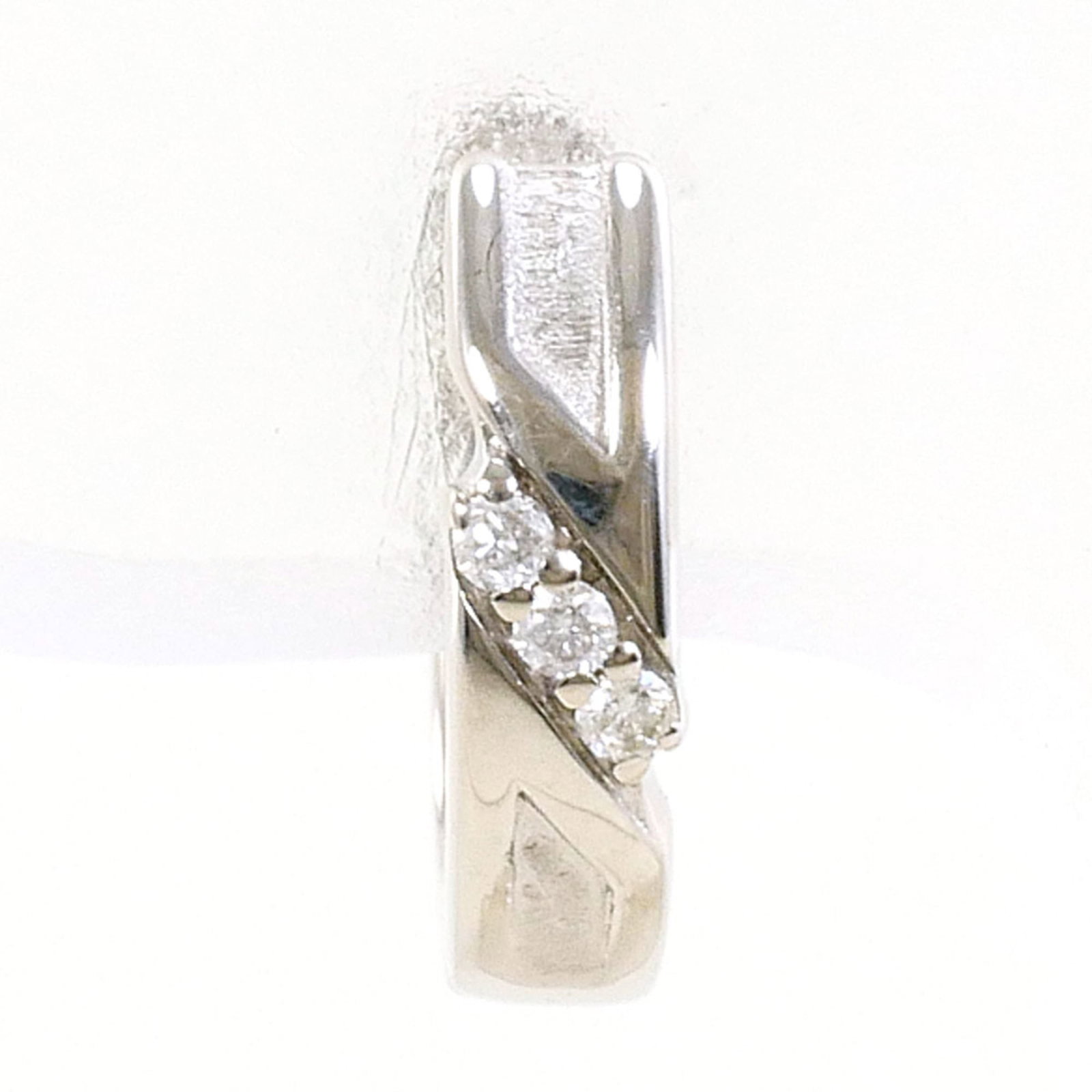 Unbranded Hoop Earrings White Gold (10K): Unbranded Hoop Earrings White Gold (10K) White gold (10K) hoop earrings feature a single diamond weighing 0.7g / 0.02oz, set in an unbranded design. The 10K metal purity adds a touch of elegance to