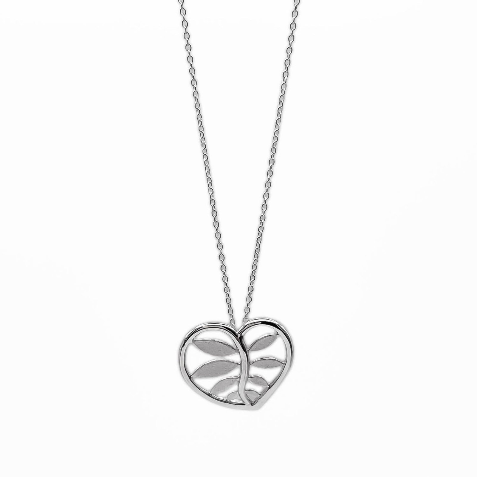 Women's silver necklace by Paloma Picasso for Tiffany & Co.: Women's silver necklace by Paloma Picasso for Tiffany & Co. Silver necklace by Paloma Picasso for Tiffany & Co., featuring a 19mm x 18mm silver pendant. This 41cm long chain showcases the designer's