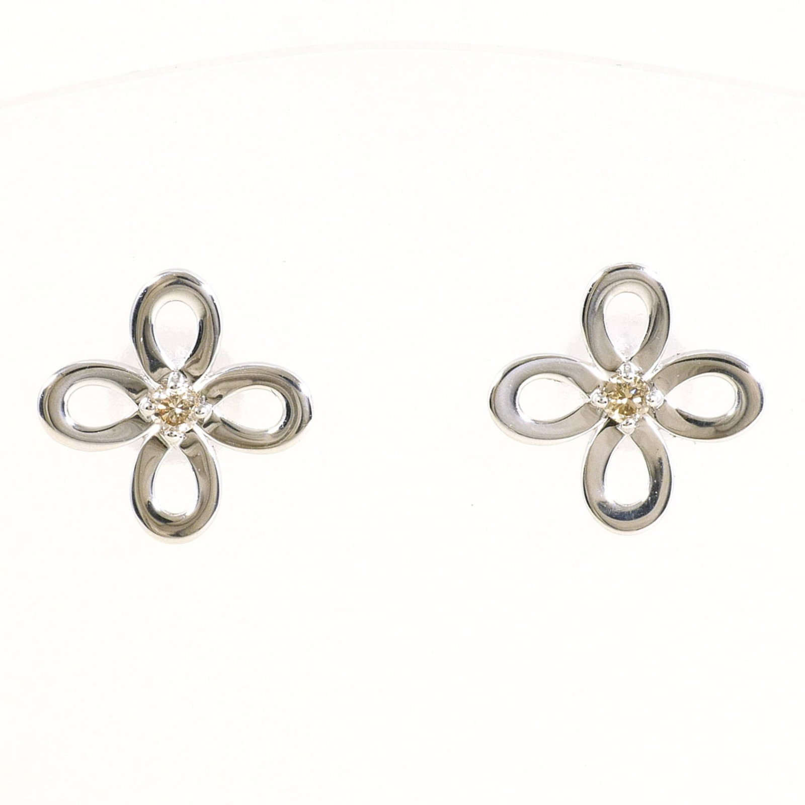 Unbranded Stud Earrings White Gold (10K): Unbranded Stud Earrings White Gold (10K) Unbranded stud earrings in white gold (10K) feature a diamond stone weighing 0.02 carats, adding a touch of elegance to any outfit. The 10K metal purity