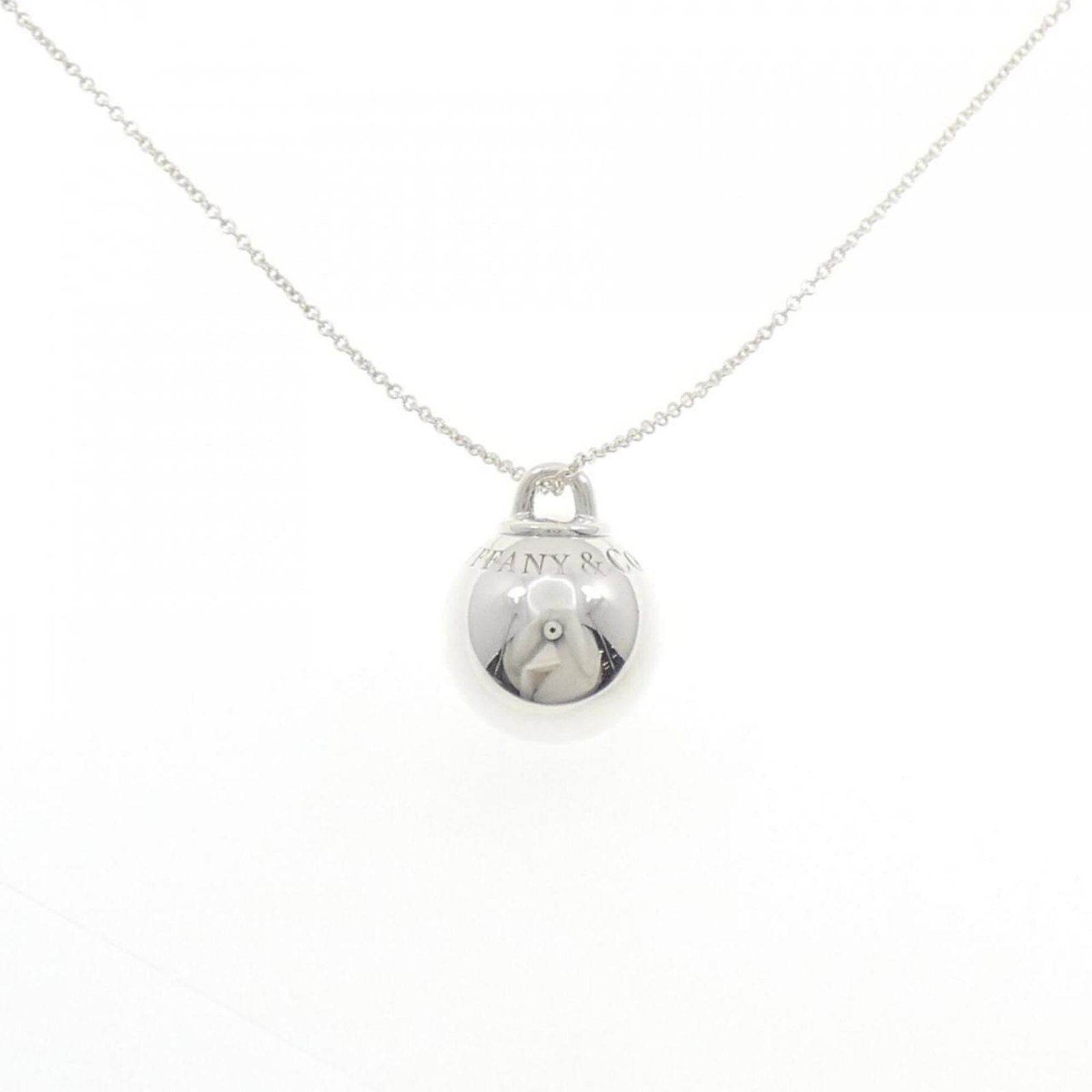 Tiffany Ball Necklace: Tiffany Ball Necklace Silver Tiffany Ball Necklace, featuring a pendant with dimensions 23.7mm x 18.7mm, suitable for neck circumferences ranging from 71 cm to 82 cm, crafted from 925 sterling silver 