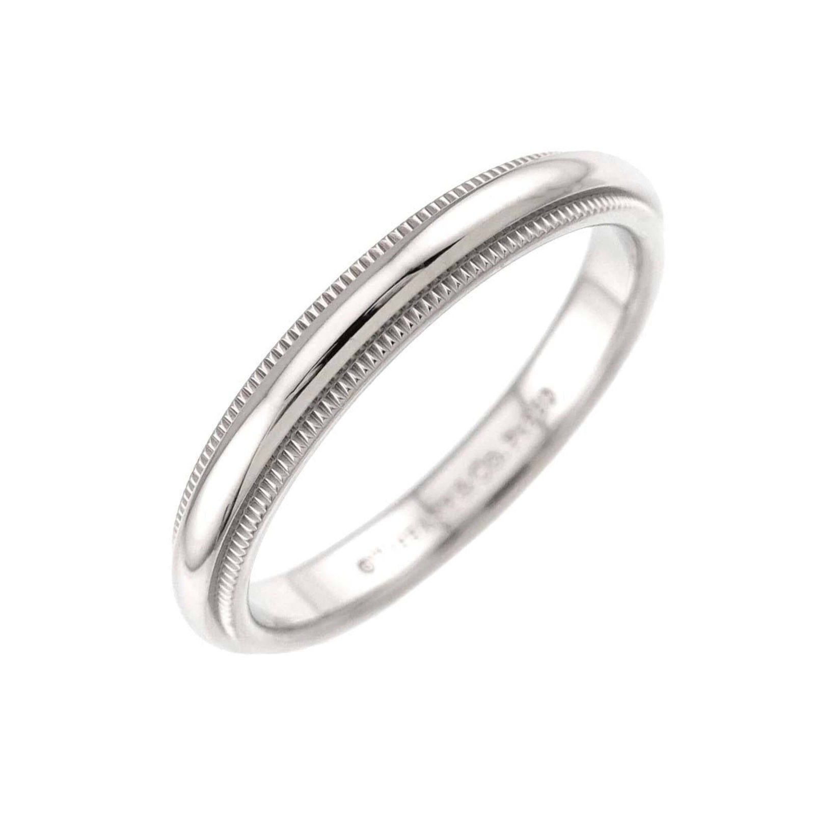 Tiffany platinum ring band: Tiffany platinum ring band Platinum ring band from Tiffany, available in US size 7.5 and Japanese size 15, made from high-quality platinum material. This elegant band features a classic design that
