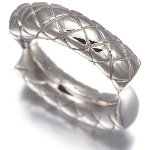 Bottega Veneta Ring Intrecciato Us6.75-7 925 Sterling Silver: Bottega Veneta Ring Intrecciato Us6.75-7 925 Sterling Silver Sterling silver Intrecciato ring from Bottega Veneta, featuring a classic design with a signature on the base. This 925 sterling silver rin