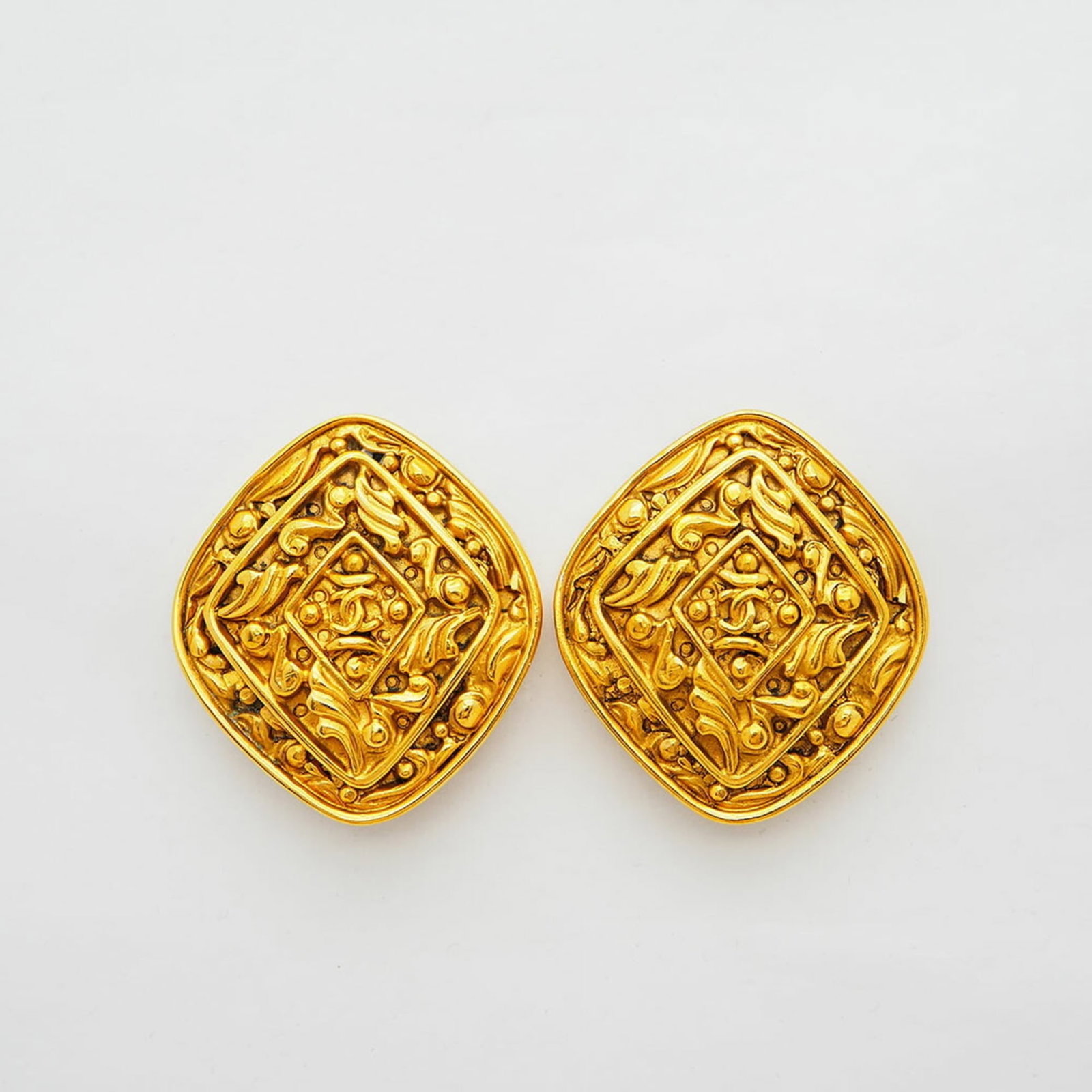 Chanel Arabesque Coco Earrings Gold Large Ladies (1 of 9)