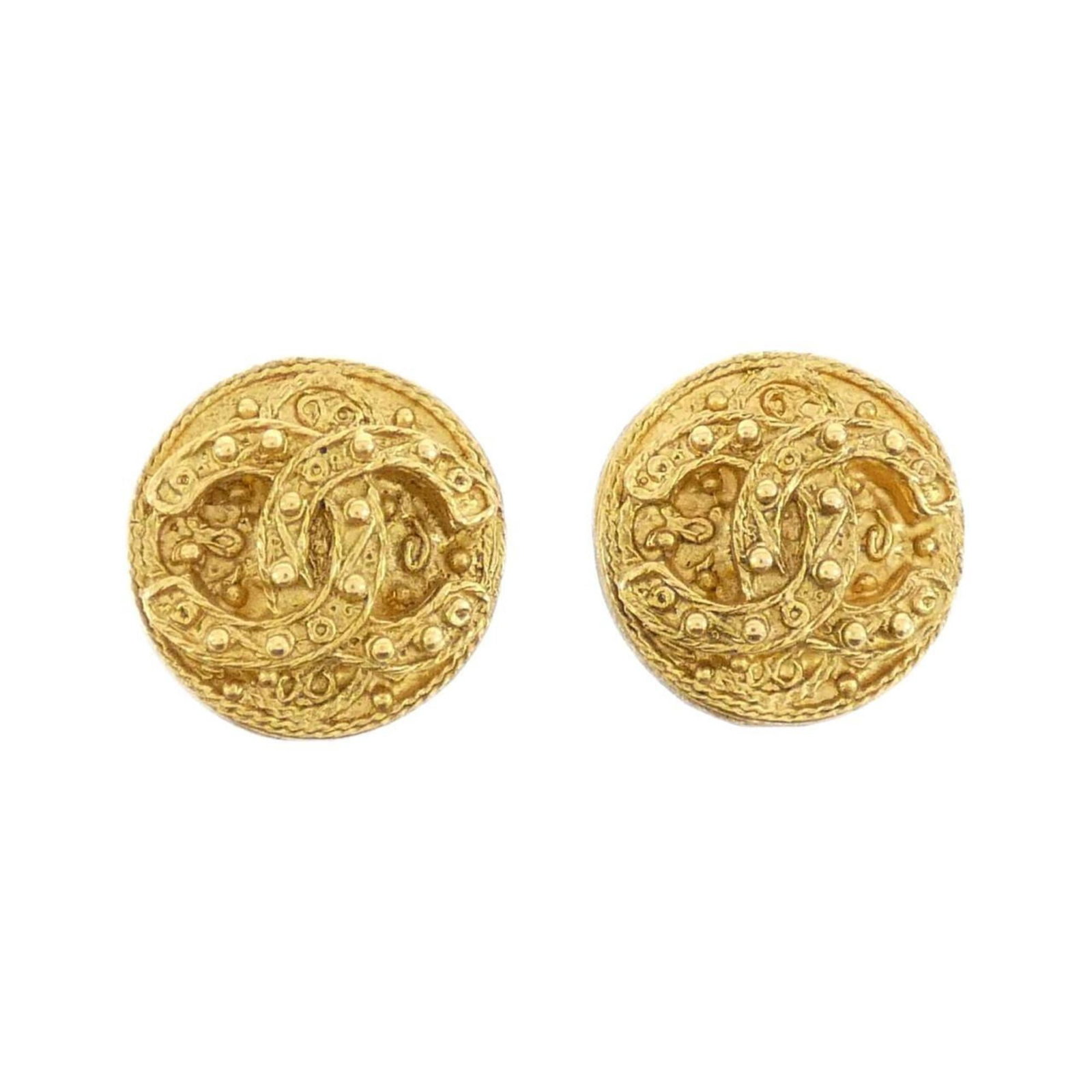 Clip earrings by Chanel: Clip earrings by Chanel Clip earrings by Chanel, featuring a sleek gold design with precise measurements at 22.00mm x 22.00mm. The minimalist style showcases the iconic brand's attention to detail and