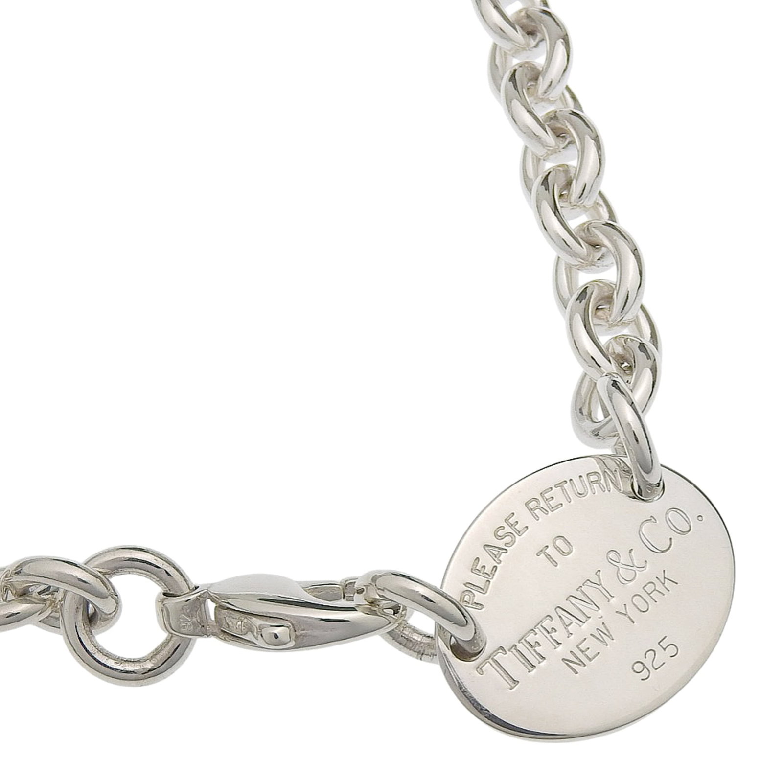 Tiffany & Co. Return To Necklace Oval Tag Sterling Silver 925 Approx. 53.0G Unisex: Tiffany & Co. Return To Necklace Oval Tag Sterling Silver 925 Approx. 53.0G Unisex Sterling silver oval tag necklace from Tiffany & Co., featuring an 18mm x 22mm pendant with a silver finish. This