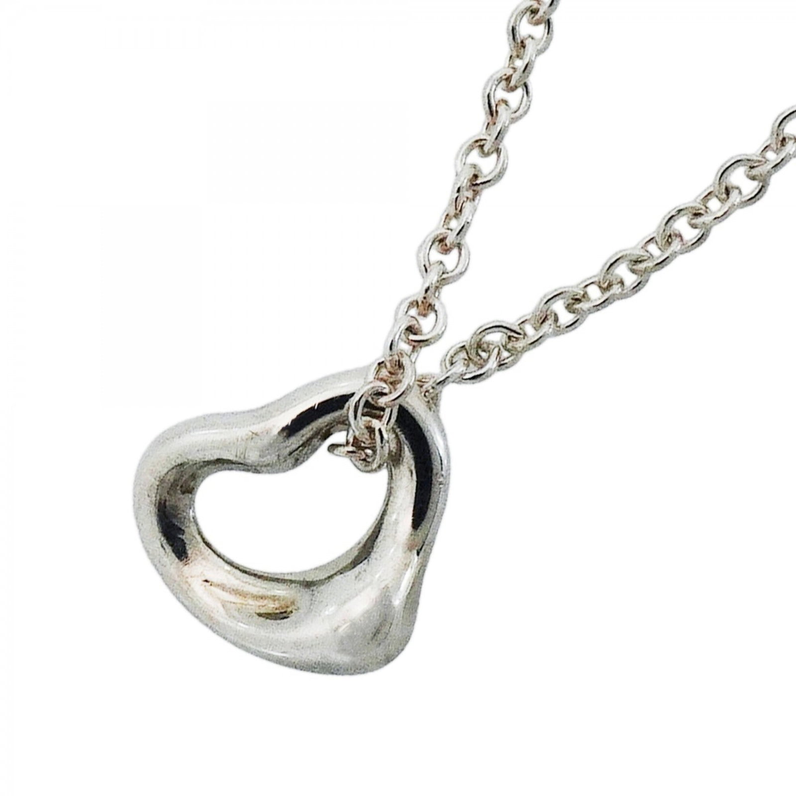 Tiffany & Co. Heart Necklace Sterling Silver 925 Women'S: Tiffany & Co. Heart Necklace Sterling Silver 925 Women'S Sterling silver necklace with a heart pendant, measuring 6.4mm x 6.9mm, suspended from a chain with a 40.5 cm / 15.94'' neck circumference. Thi