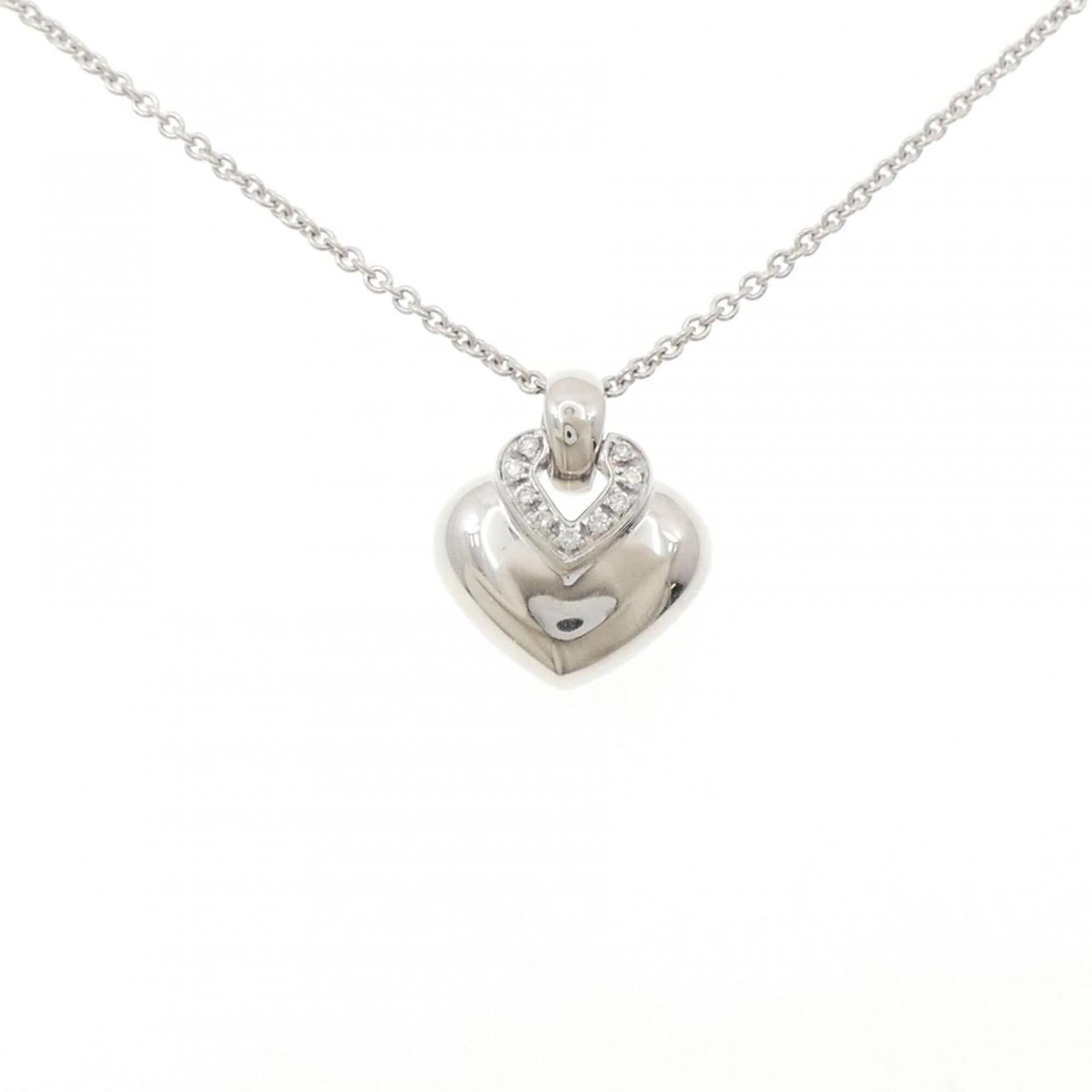 Bvlgari Doppio Cuore Necklace: Bvlgari Doppio Cuore Necklace White gold (18K) Bvlgari Doppio Cuore Necklace features a pendant with dimensions 20.1mm x 17.5mm, suspended from a chain with a neck circumference of 40 cm / 15.74''.