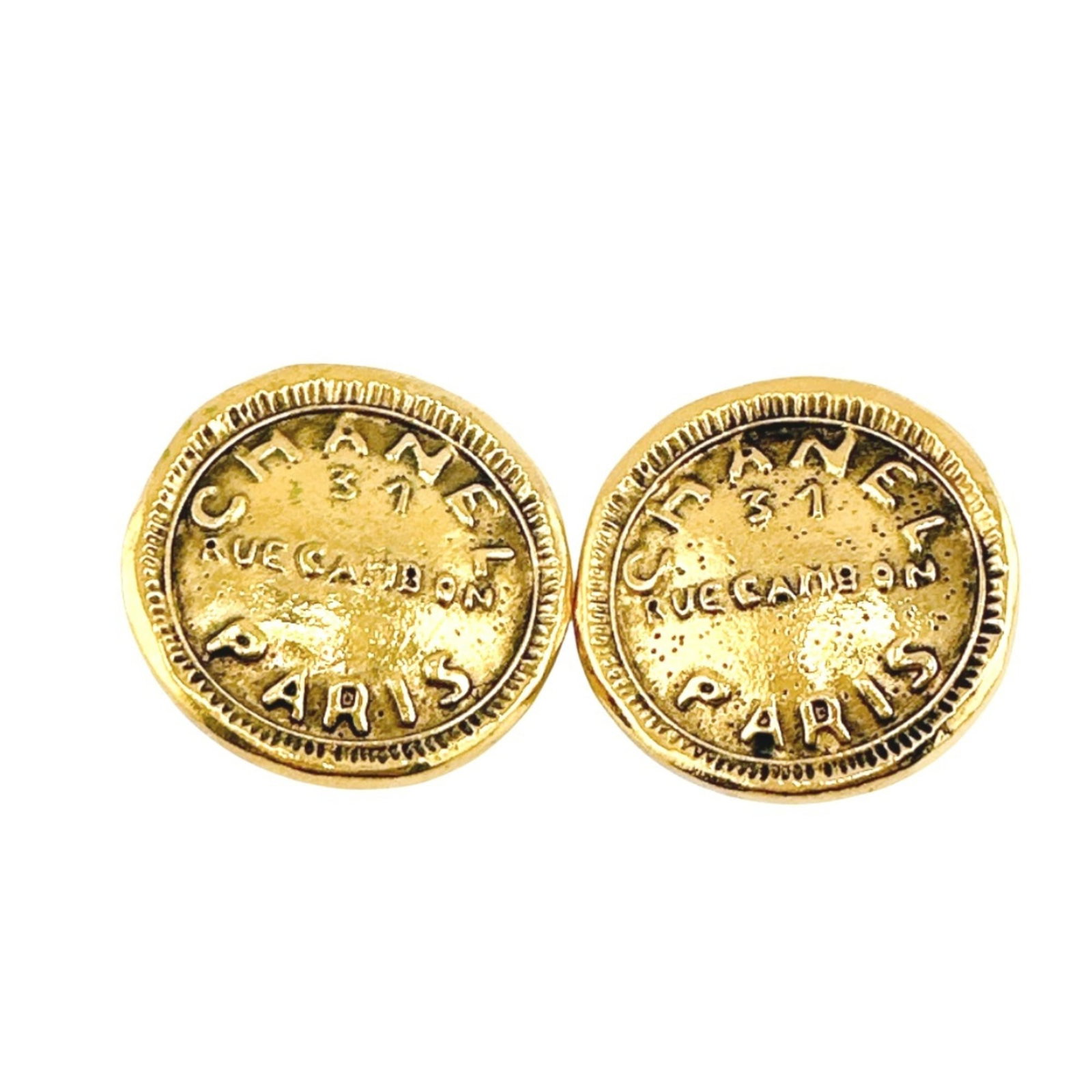 Clip earrings by Chanel: Clip earrings by Chanel Clip earrings by Chanel, crafted in gold and originating from France. Measuring 30mm x 30mm, these vintage clip earrings showcase the iconic design of the Cambon line. With