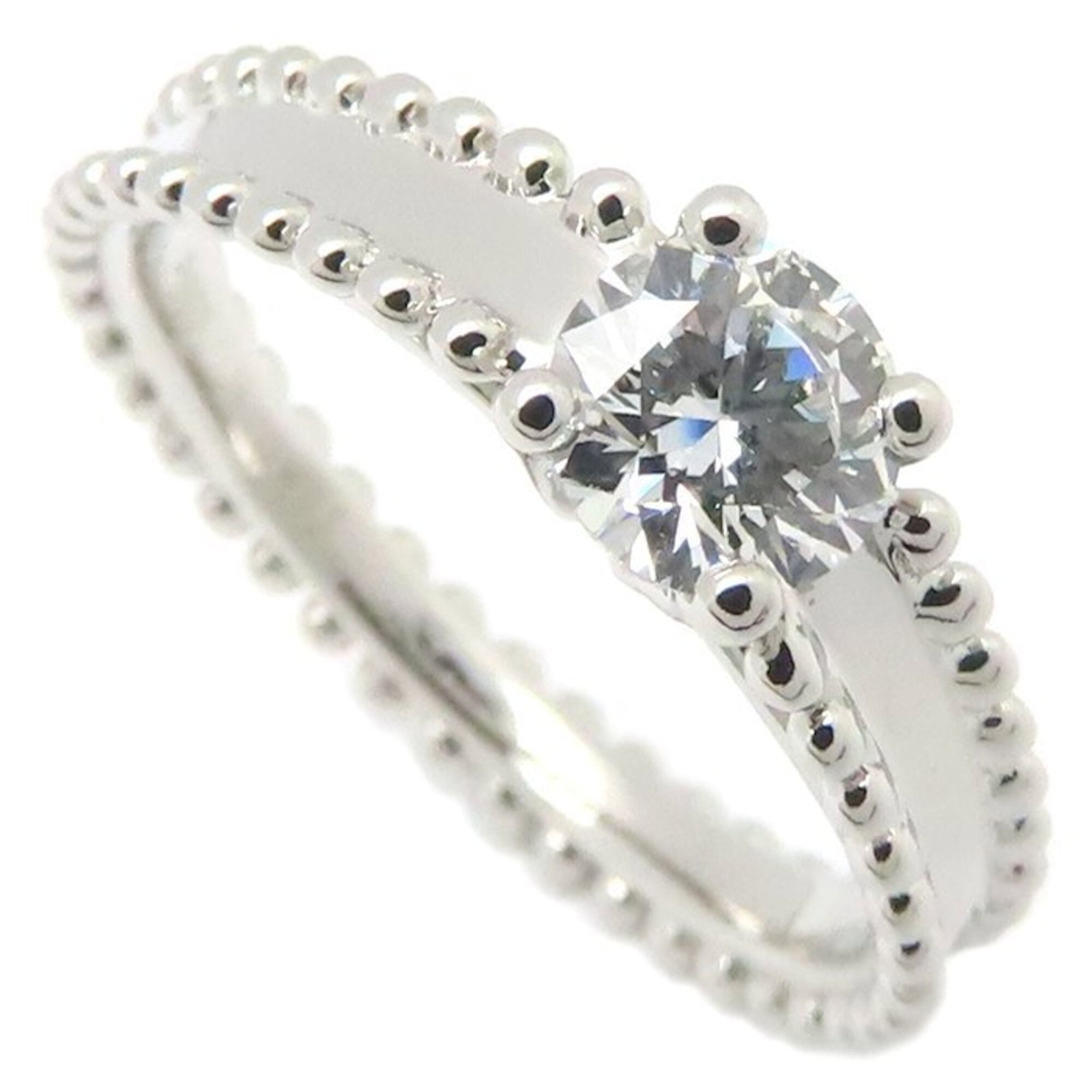 Ring band platinum van Arpels & Cleef 950: Ring band platinum van Arpels & Cleef 950 Platinum band from Van Cleef & Arpels, featuring the iconic design and craftsmanship. This 950 platinum ring boasts a sleek, sophisticated style that suits wo