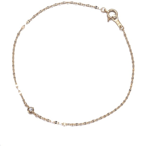 Diamond solitaire bracelet petalchain yellow gold 750 18k vendome: Diamond solitaire bracelet petalchain yellow gold 750 18k vendome Yellow gold 18k Vendome diamond solitaire bracelet features a delicate petalchain design, showcasing a single natural diamond set in