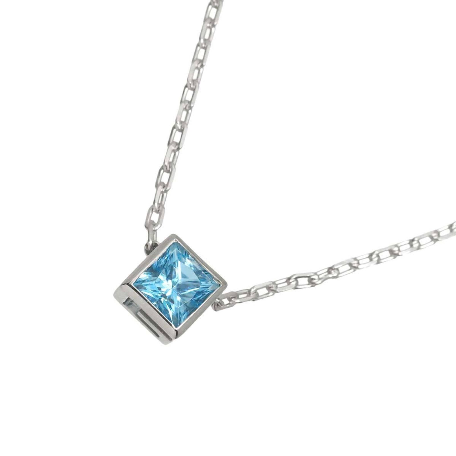 Gucci G Cube Blue Topaz Necklace 38Cm 18K Wg White Gold 750: Gucci G Cube Blue Topaz Necklace 38Cm 18K Wg White Gold 750 Gucci's G Cube Blue Topaz Necklace boasts striking elegance with its 5mm x 5mm blue topaz pendant set in 18K white gold. The necklace