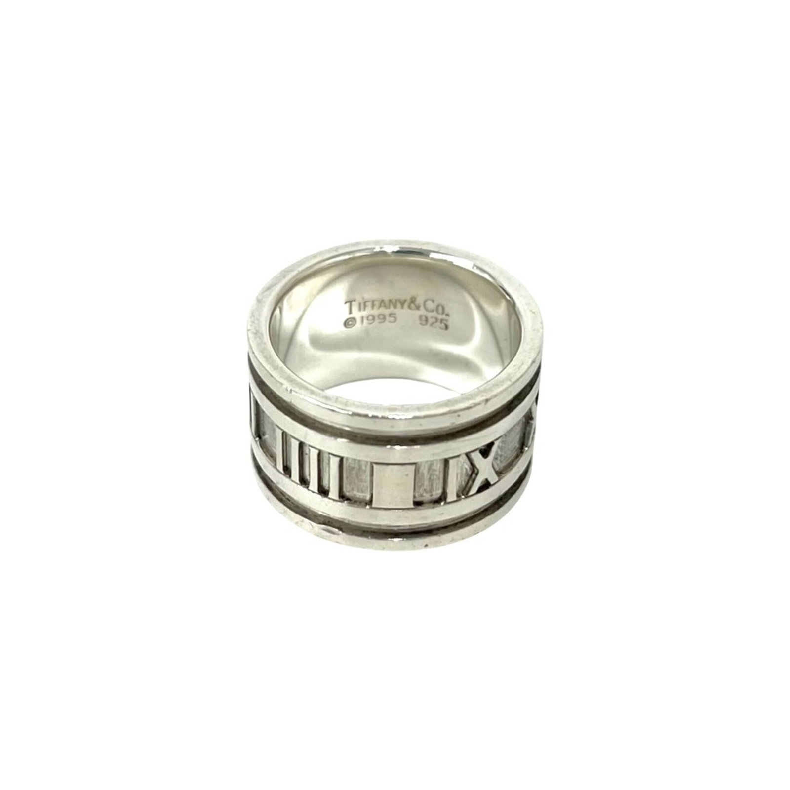 Silver 925 Tiffany Band Ring: Silver 925 Tiffany Band Ring Silver 925 Tiffany Band Ring features a sleek and modern design, crafted from high-quality silver material. Available in US size 6 and Japanese size 11, this band ring
