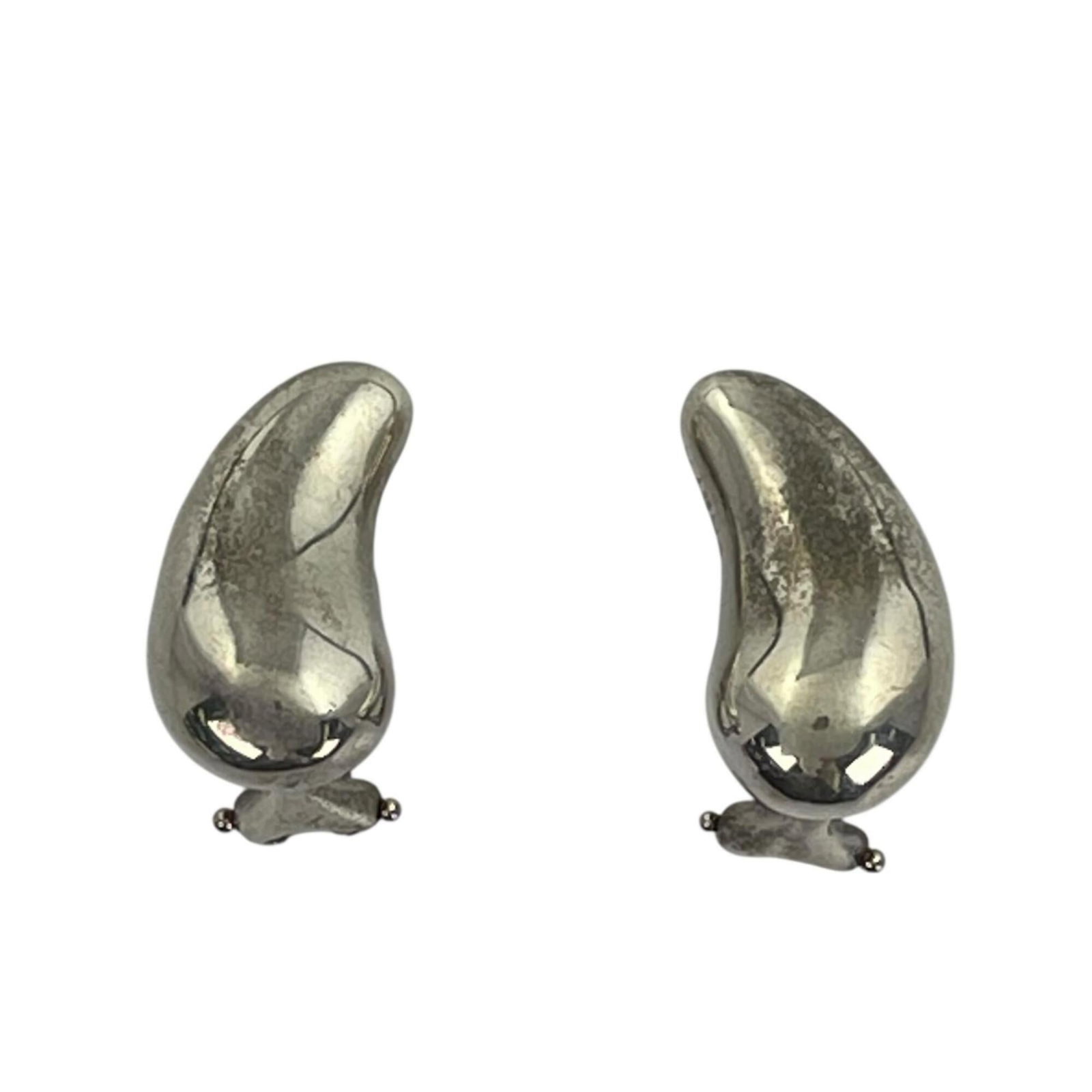 Clip earrings silver 925 Tiffany: Clip earrings silver 925 Tiffany Clip earrings in silver 925, crafted by Tiffany. These delicate earrings feature a minimalist design with a subtle clip-back closure, making them easy to wear and