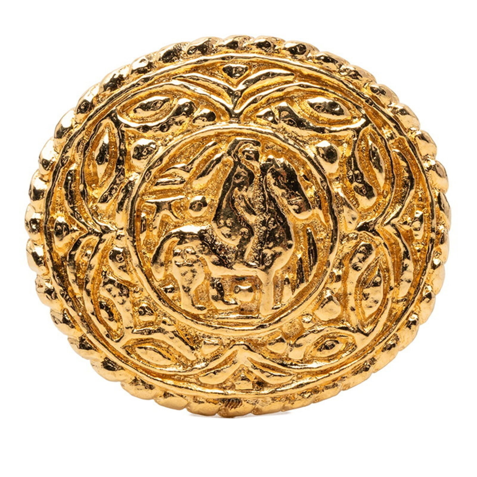 Brooch Chanel: Brooch Chanel Gold Brooch from Chanel, measuring 3.8cm x 4.3cm in size. The brooch bears a signature and features the iconic Chanel brand. A gold piece with a notable signature. Item Specifics: