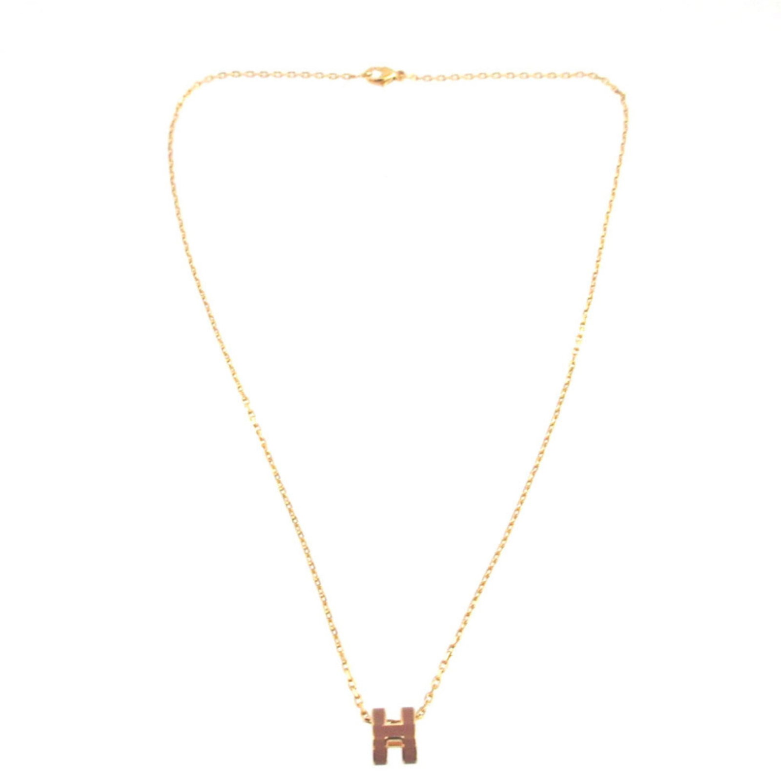 Hermes New Gold Metal Mini Ash Necklace Like New Pop: Hermes New Gold Metal Mini Ash Necklace Like New Pop This Hermes New Gold Metal Mini Ash Necklace features a delicate 9mm x 7mm pendant, set in a gold metal chain with a 38 cm circumference. The