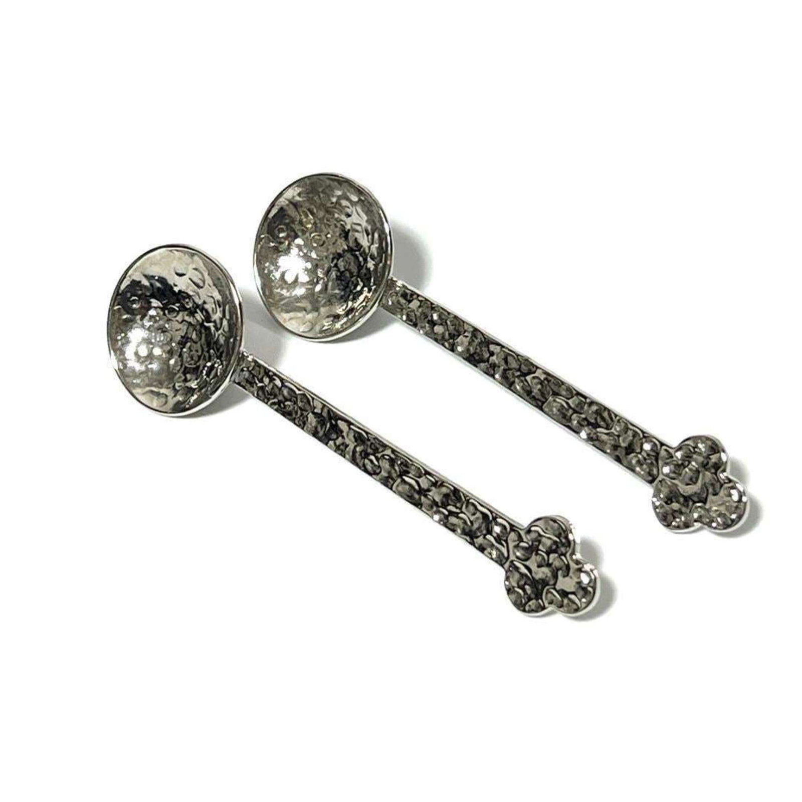 Loewe stud earrings metal: Loewe stud earrings metal Stud earrings from renowned brand Loewe, crafted in silver metal. The item includes a box and dust bag for added convenience. A stylish accessory for women. Item Specifics: