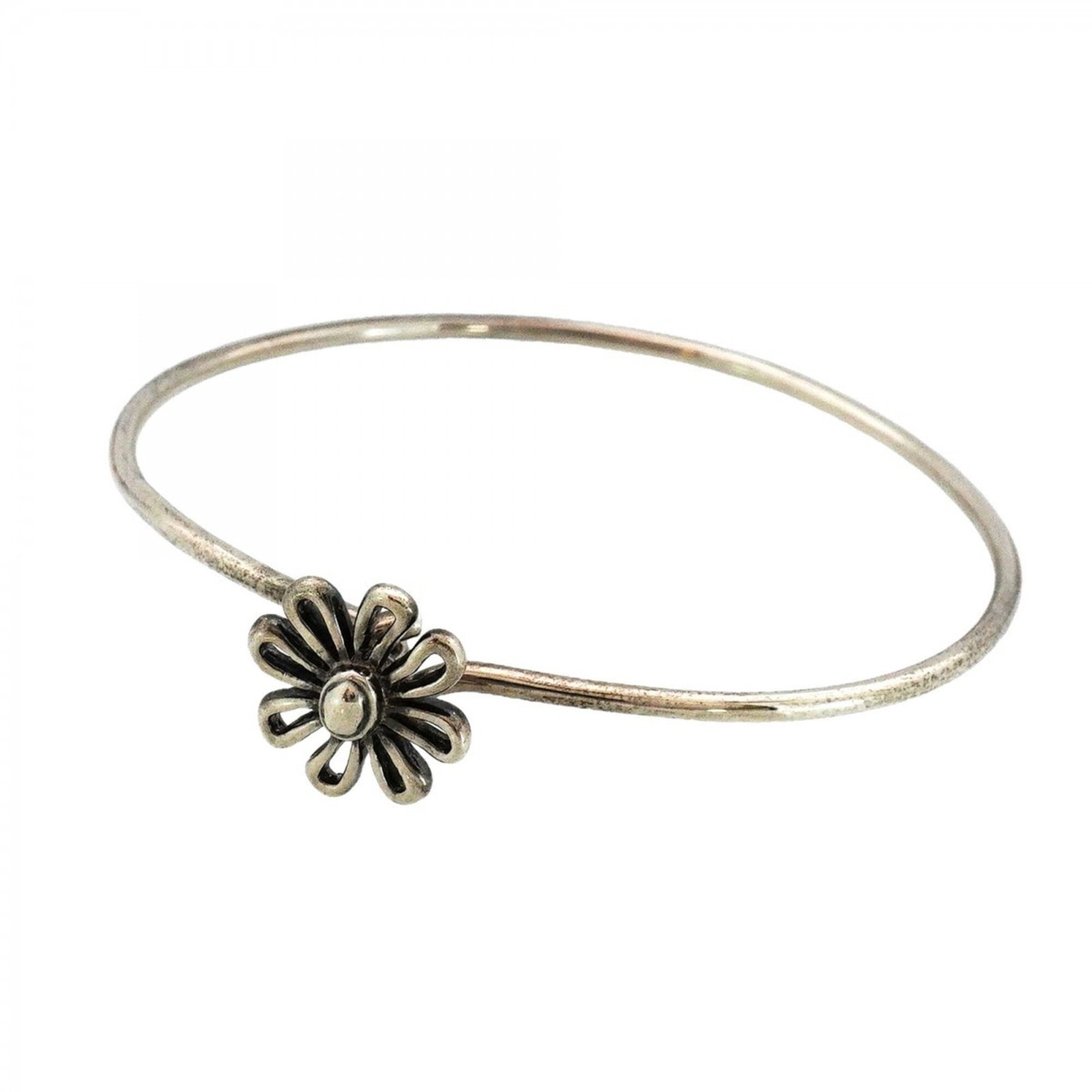 Silver Tiffany Bangle 925: Silver Tiffany Bangle 925 Silver Tiffany Bangle 925 - A sleek and sophisticated bangle from the renowned luxury brand, crafted from high-quality silver. Measuring 16.5cm in length, this elegant piece