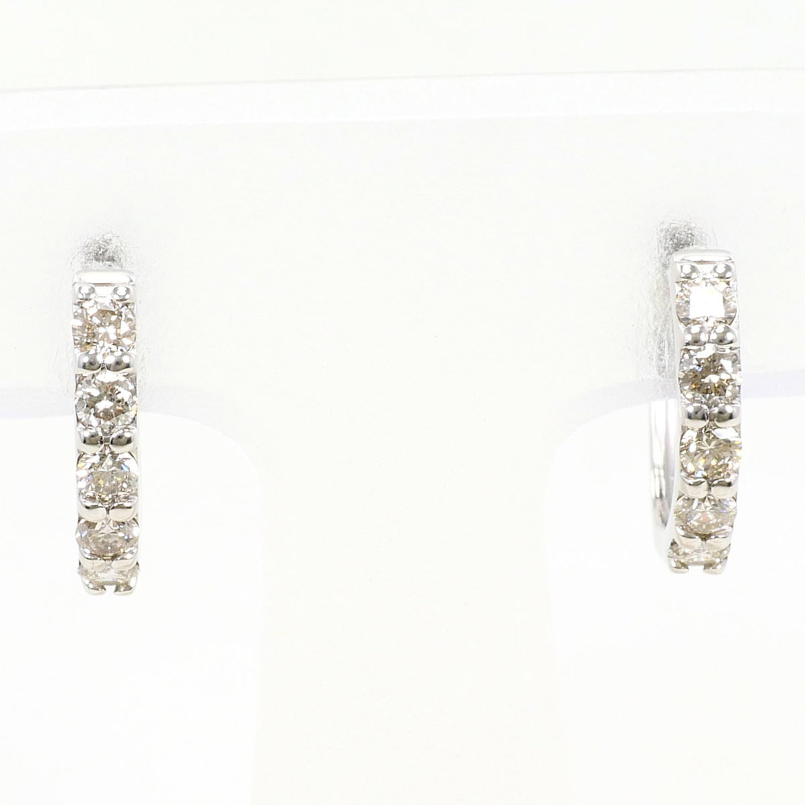 Hoop earrings platinum 900 unbranded: Hoop earrings platinum 900 unbranded Platinum 900 hoop earrings feature a diamond stone and are made from high-quality platinum metal, weighing in at 3.5g per pair. With their sleek design and