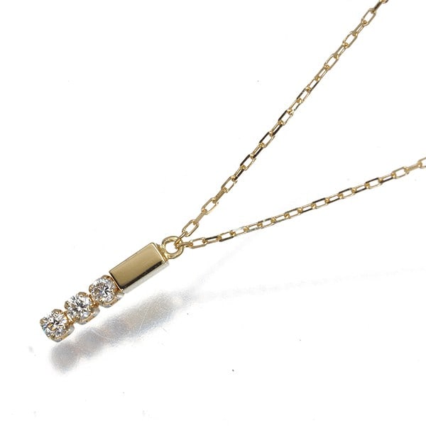 Ahkah Necklace Diamond 0.03Ct Chandelier Line Petit 18K 750 Yellow Gold: Ahkah Necklace Diamond 0.03Ct Chandelier Line Petit 18K 750 Yellow Gold The Ahkah Necklace features a delicate 0.03ct diamond pendant suspended from an 18k yellow gold chain, measuring 36-39cm in leng