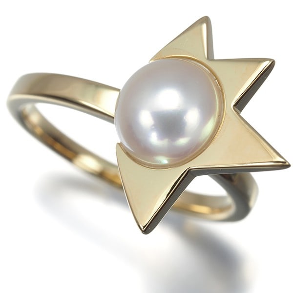Tasaki Ring Akoya Pearl 8.0Mm Comet Plus Us6-6.25 18K 750 Yellow Gold: Tasaki Ring Akoya Pearl 8.0Mm Comet Plus Us6-6.25 18K 750 Yellow Gold Yellow gold ring featuring an Akoya pearl, measuring approximately 7.9mm in size, set on a 16.0mm wide band with a 2.0mm thick