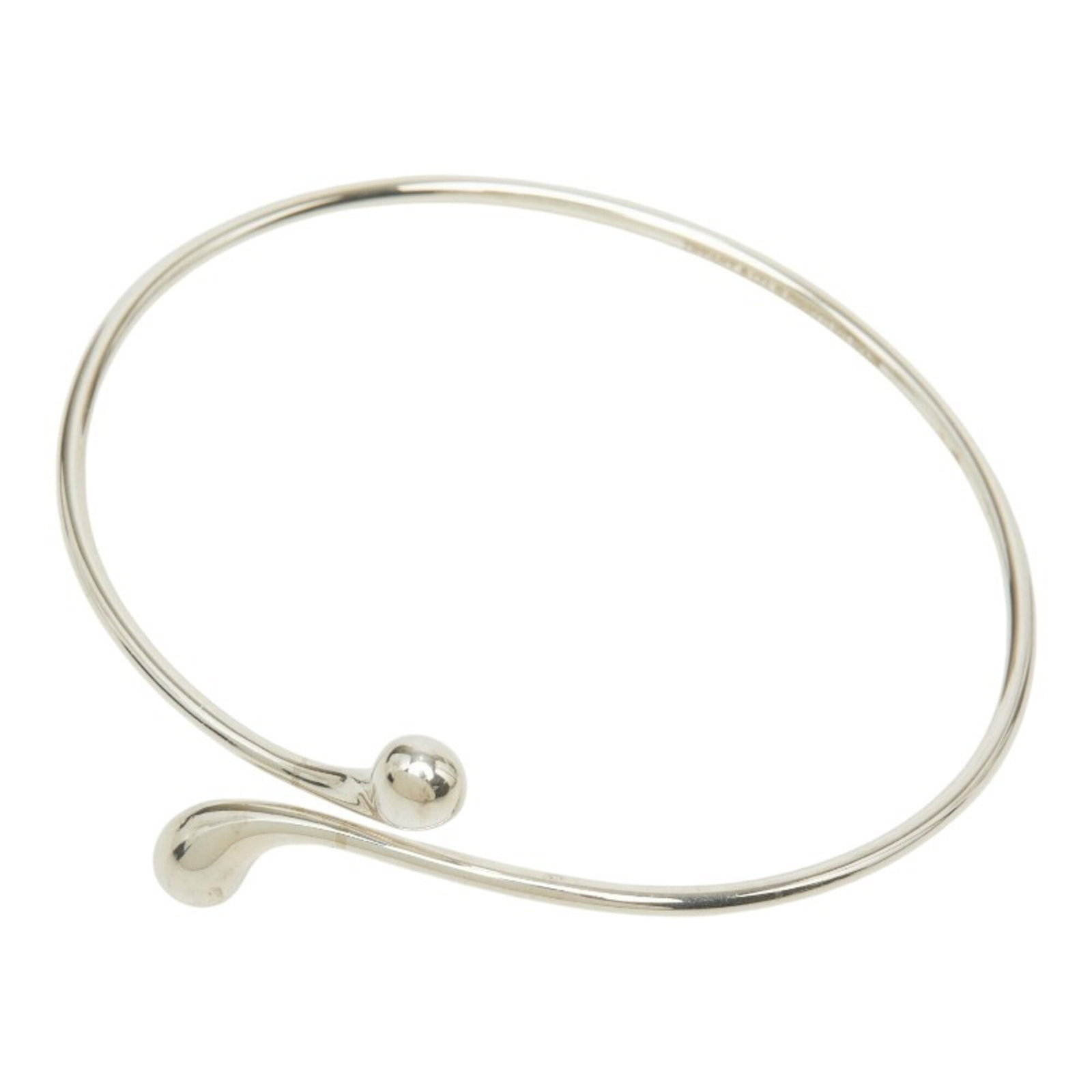 Silver Tiffany Bangle 925: Silver Tiffany Bangle 925 Silver Tiffany Bangle 925 boasts a sleek design and premium silver construction, making it a stylish accessory for any occasion. Measuring 17cm in length, this bangle is a