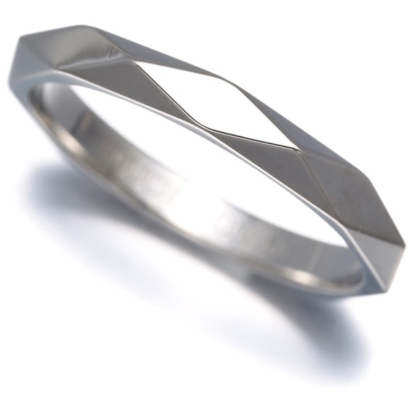 Eu58 Medium 950 Platinum Boucheron Facette Ring: Eu58 Medium 950 Platinum Boucheron Facette Ring The Eu58 Medium 950 Platinum Boucheron Facette Ring boasts sleek lines and intricate details, set against the luxurious backdrop of platinum metal.
