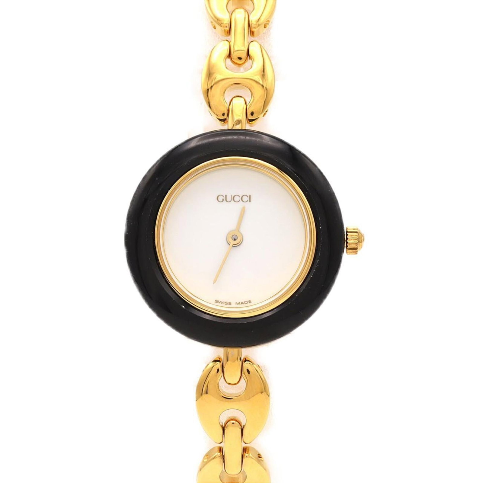 Gucci Wristwatch: Gucci Wristwatch Gold plated Gucci wristwatch with a white dial, featuring a quartz movement and a gold plated band. The watch has a sleek design with a case diameter of 26mm, suitable for wrists up