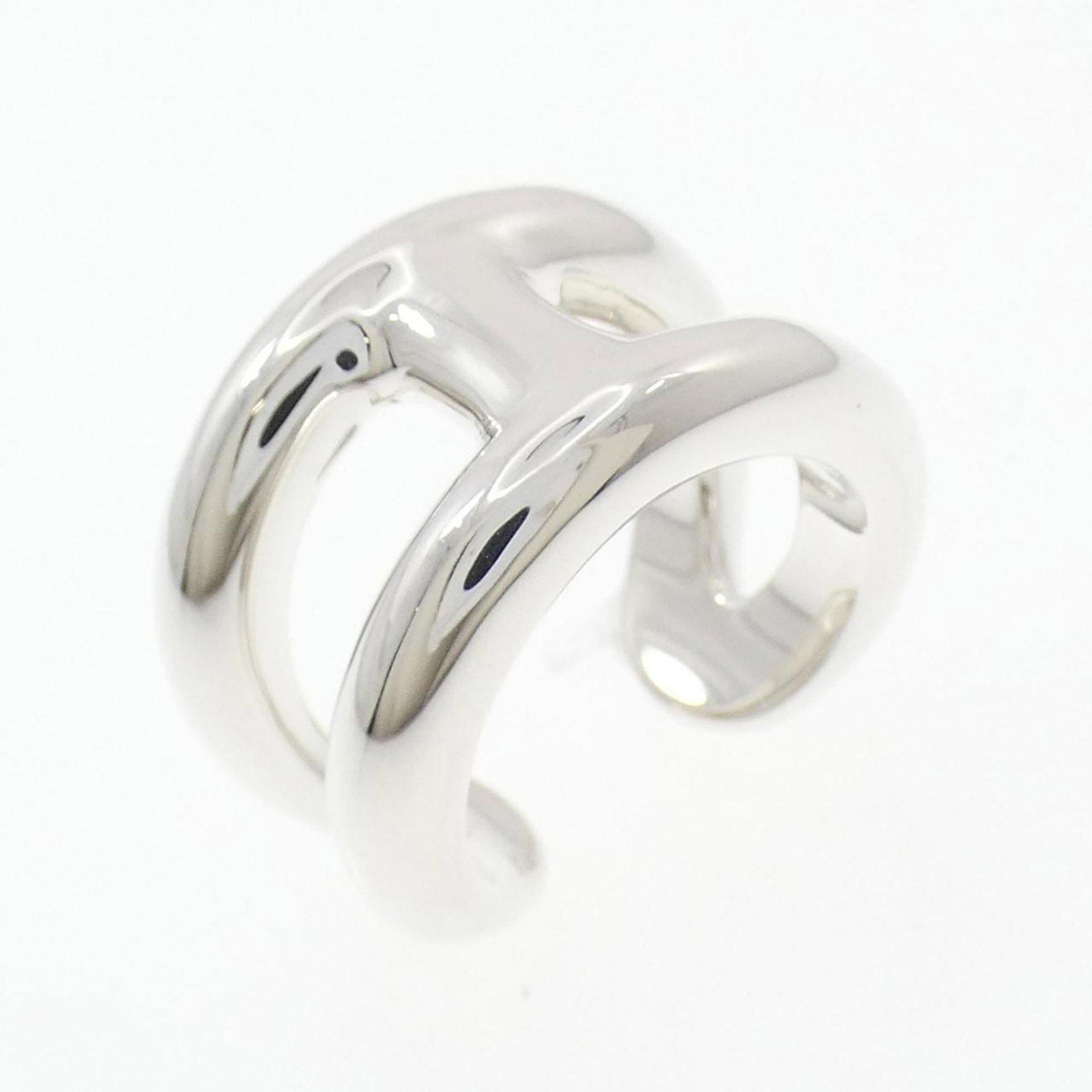 Silver Ring Band Hermes 925: Silver Ring Band Hermes 925 Silver Ring Band Hermes 925, a sleek and sophisticated accessory, boasts a sturdy construction from high-quality silver 925 material. The ring band features the iconic Herm