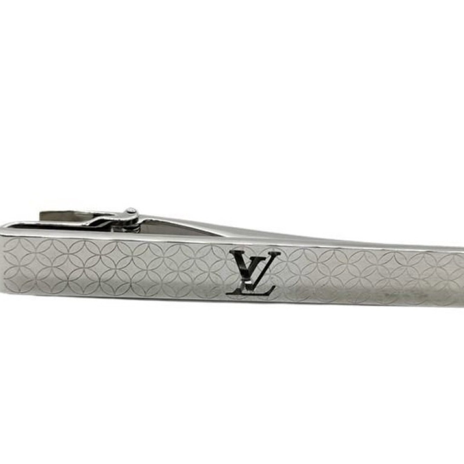 Vuitton Metal Louis Pin Tie: Vuitton Metal Louis Pin Tie The Louis Vuitton Metal Louis Pin Tie boasts sleek silver metal construction, measuring 60.00mm x 8.00mm in size. This tie pin bears the signature of its creator, a