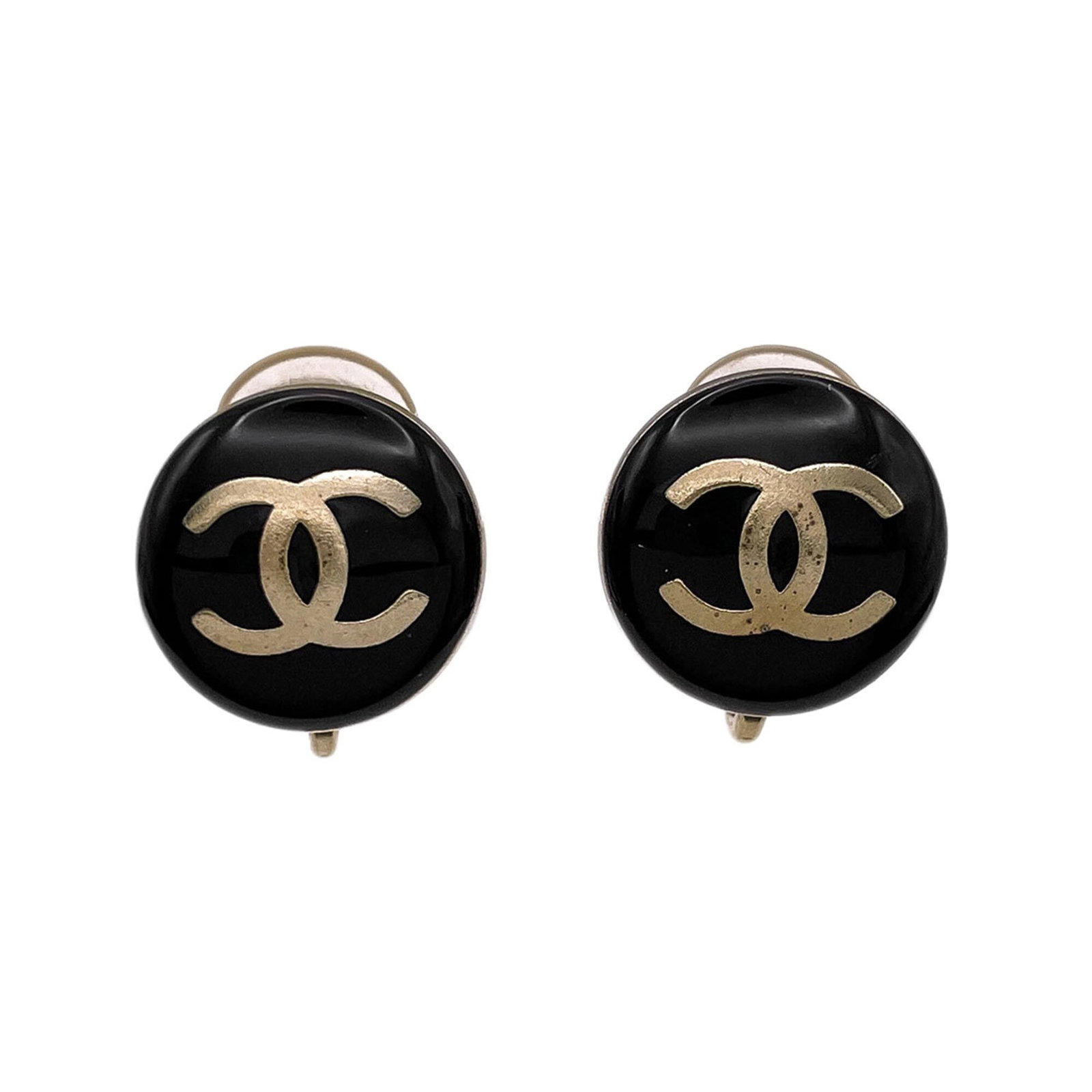 Metal clip earrings by Chanel: Metal clip earrings by Chanel Metal clip earrings by Chanel, featuring sleek black and gold designs. Made from high-quality metal, these elegant earrings are precision-crafted with a compact size