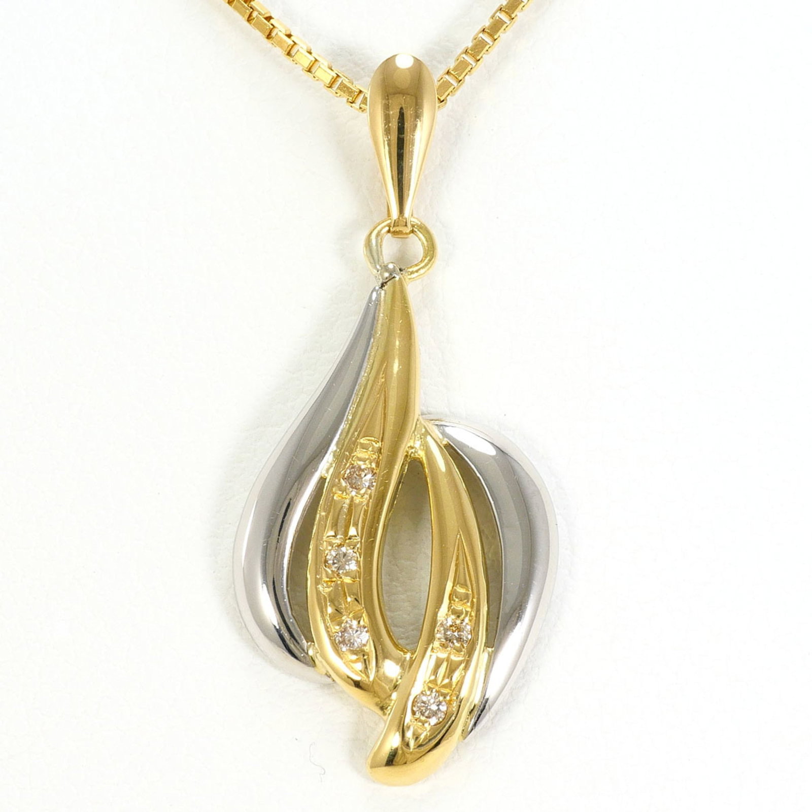 Pt850 Platinum 18K Yellow Gold Necklace With 0.05Ct Diamond Total Weight 5.4G 40Cm Length Jewelry: Pt850 Platinum 18K Yellow Gold Necklace With 0.05Ct Diamond Total Weight 5.4G 40Cm Length Jewelry Platinum 18K Yellow Gold Necklace With 0.05Ct Diamond Total Weight 5.4G Features A Durable 40cm