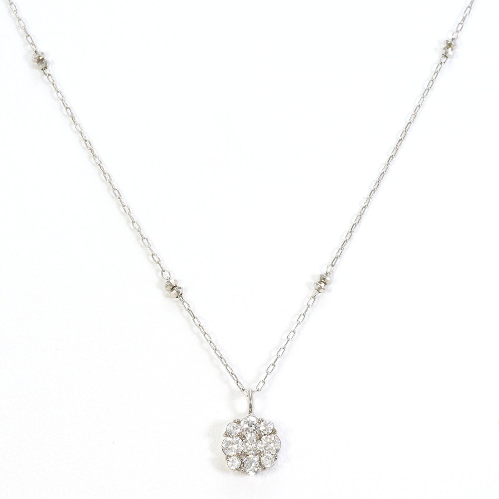 18K (18-Karat White Gold) Necklace With 0.32Ct Diamond Total Weight 1.9G 45Cm Length. Jewelry.: 18K (18-Karat White Gold) Necklace With 0.32Ct Diamond Total Weight 1.9G 45Cm Length. Jewelry. 18K white gold necklace boasts a total weight of 1.9g, featuring a stunning 0.32ct diamond that adds spar