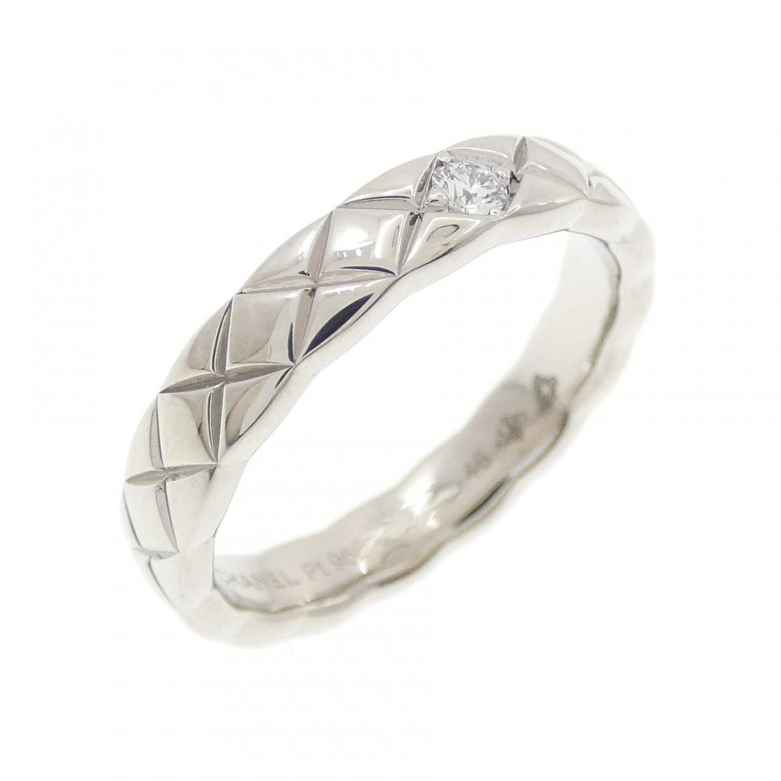 Ring in platinum 950 by Chanel: Ring in platinum 950 by Chanel Platinum band ring from Chanel, featuring a diamond stone and weighing 5.1g. Available in US size 4 and JP size 7.5, with a width of 3.4mm. Made from platinum 950
