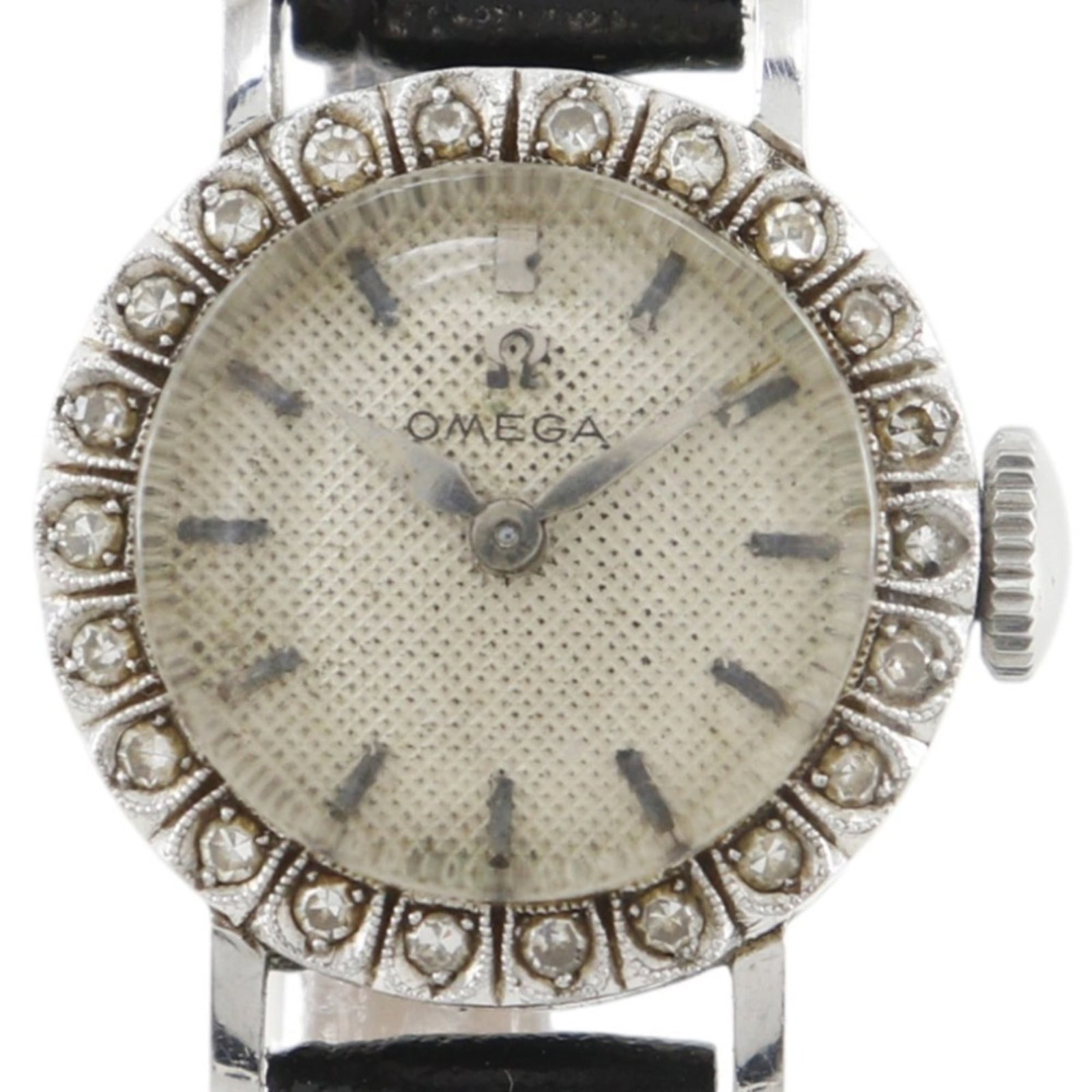 Wristwatch of Omega: Wristwatch of Omega Platinum and leather come together in this elegant Omega wristwatch, featuring an embossed leather band and a white dial. The watch boasts a manual winding mechanical movement and