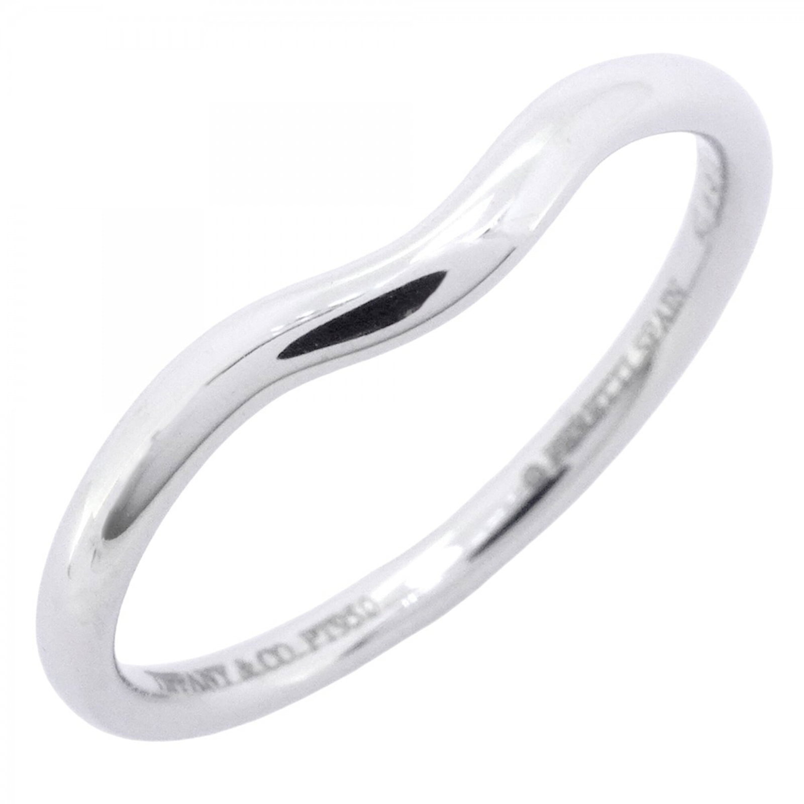 Tiffany platinum ring band: Tiffany platinum ring band Platinum band ring from Tiffany, featuring a high-quality platinum material and a US size 9.5 fit. This ring bears the signature of its creator, adding a touch of