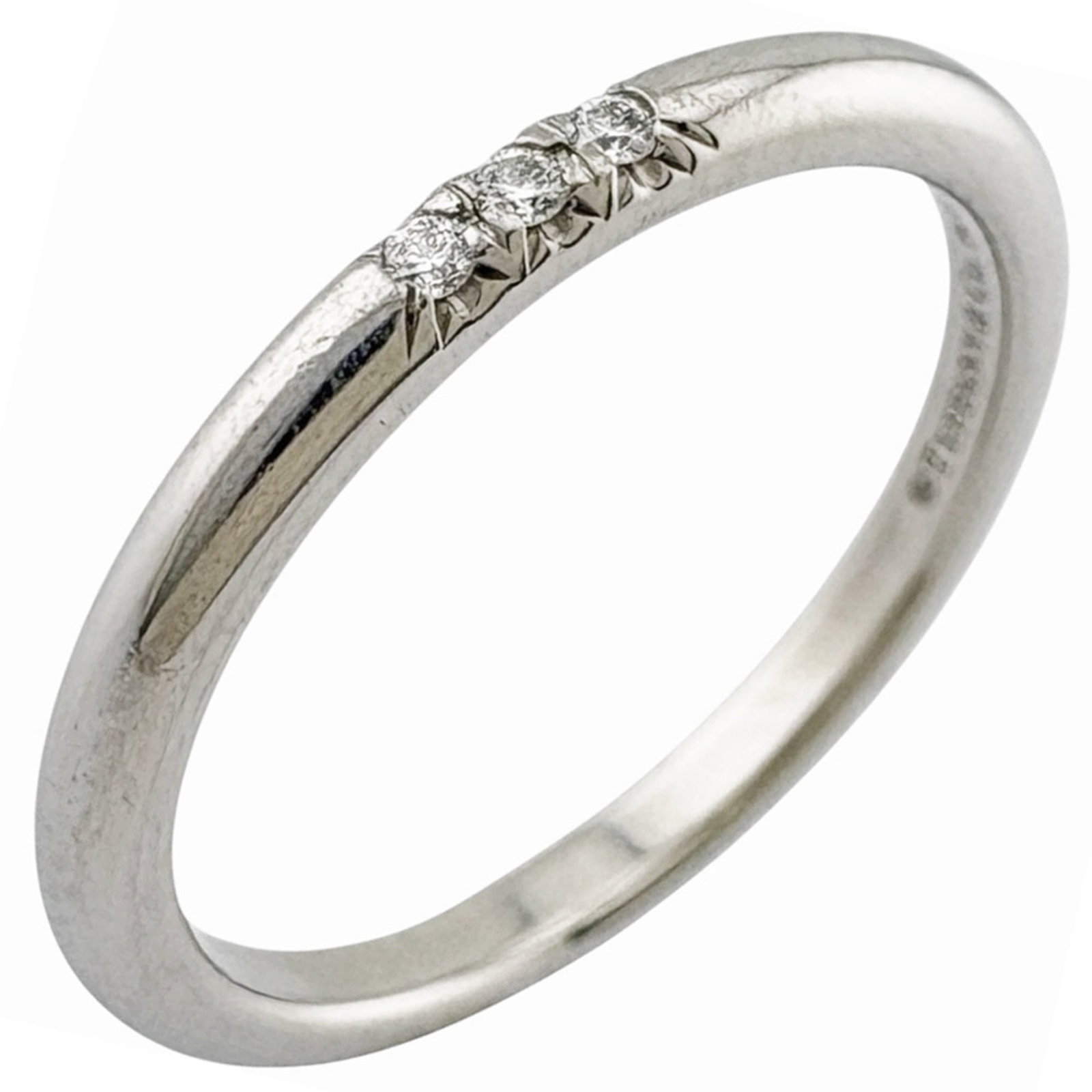 Tiffany platinum ring band: Tiffany platinum ring band Platinum ring band from Tiffany, featuring a silver finish and diamond stone. This US size 6 and JP size 11 band showcases the luxury of platinum craftsmanship. Made with