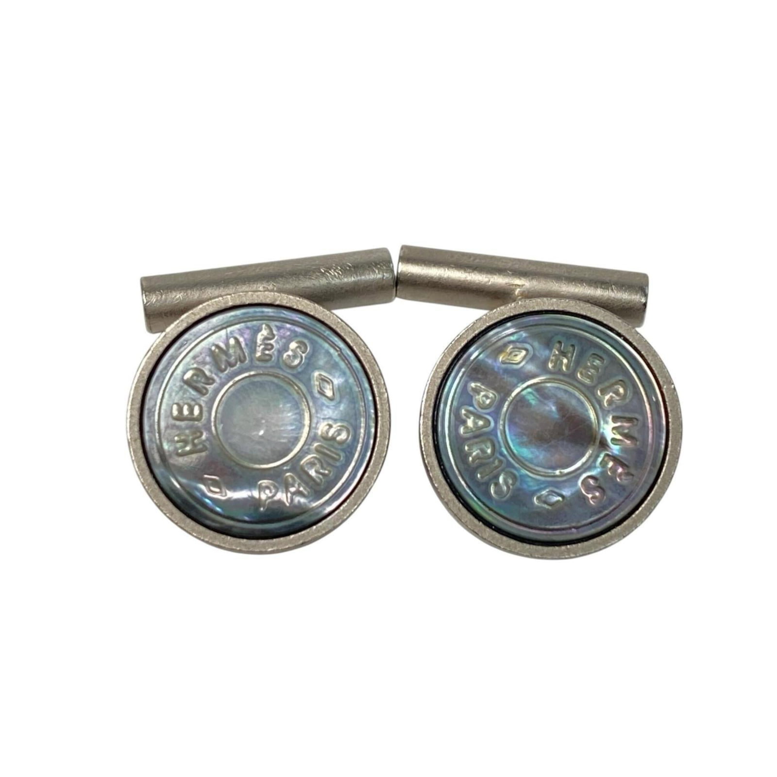 Cufflinks Gold Plating Shell By Hermes: Cufflinks Gold Plating Shell By Hermes Gold plating shell cufflinks from Hermes, measuring 25.00mm x 15.00mm in size, with a silver color and gold plating material. This unique design features a luxur
